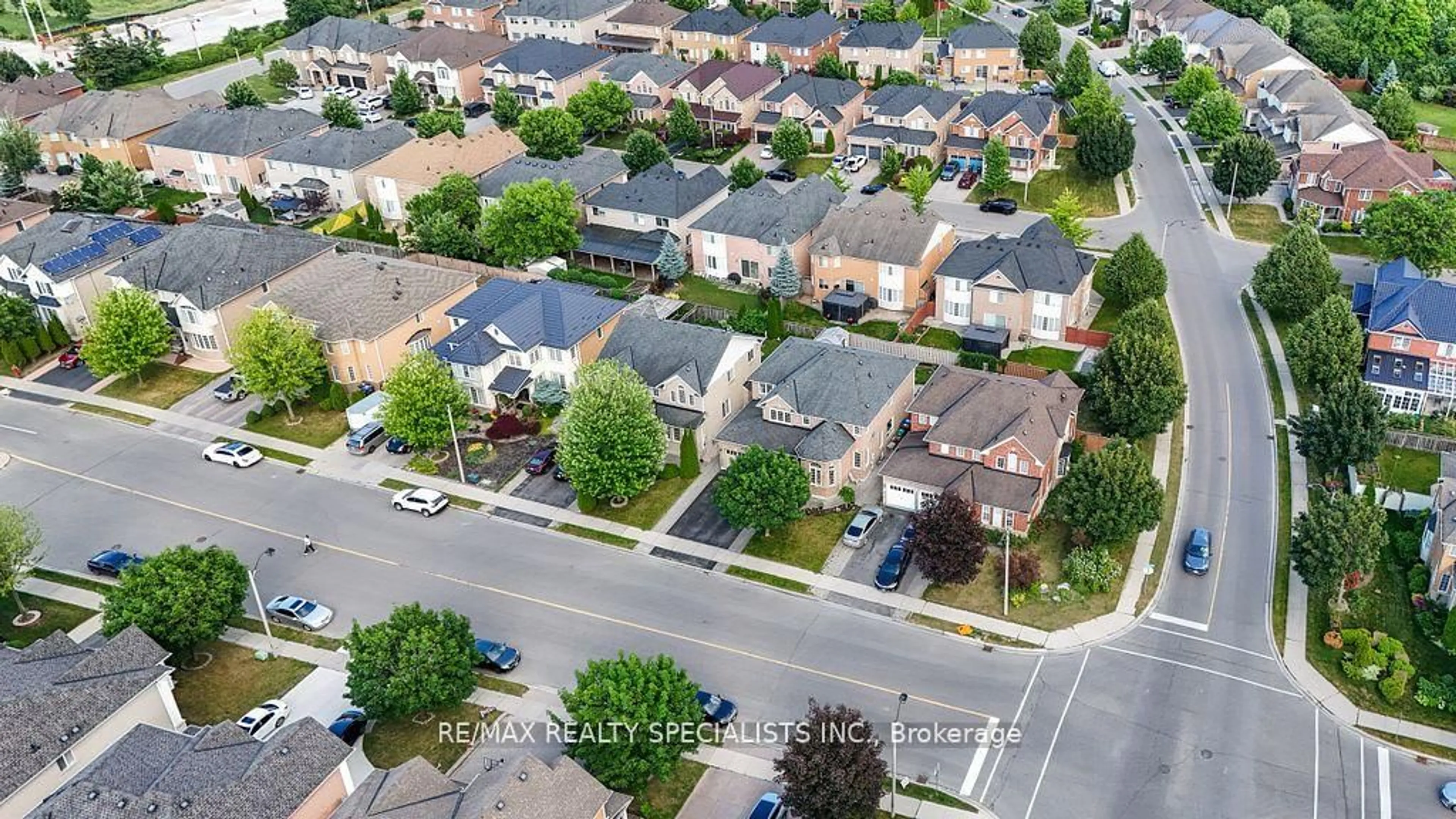 A pic from outside/outdoor area/front of a property/back of a property/a pic from drone, street for 15 Latania Blvd, Brampton Ontario L6P 1S8