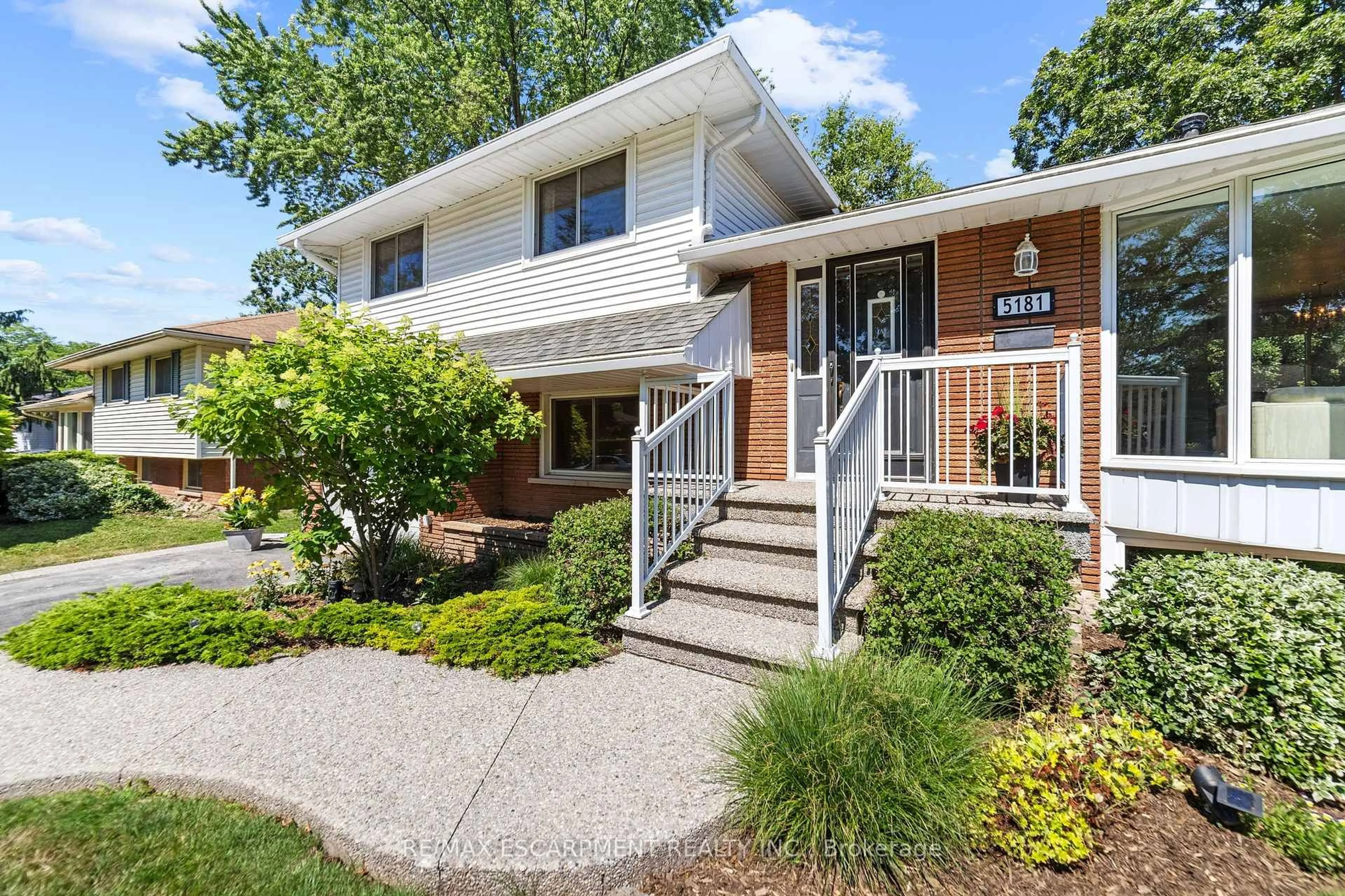 Home with brick exterior material, street for 5181 Reeves Rd, Burlington Ontario L7L 3J8