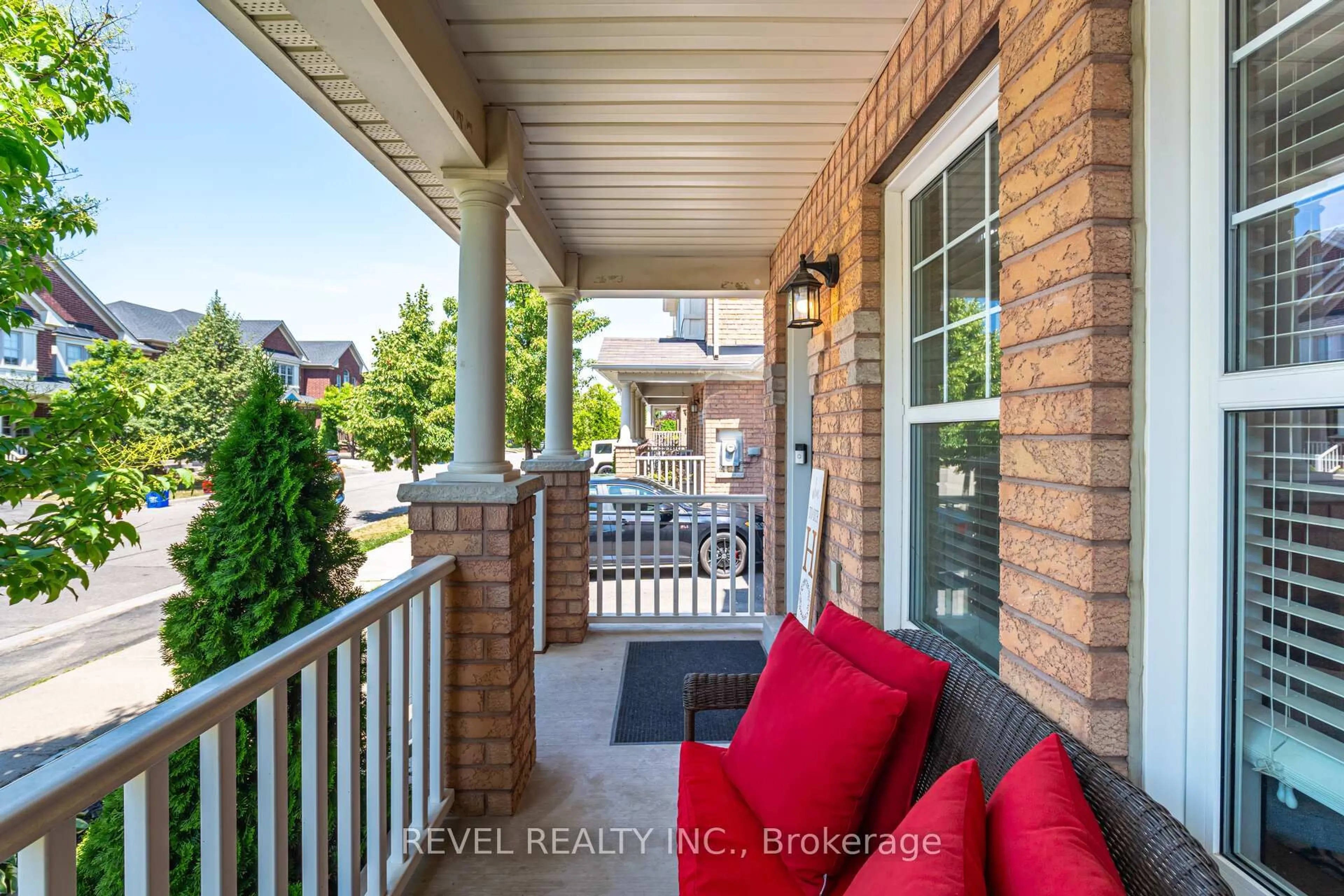Patio, street for 132 SWINDALE Dr, Milton Ontario L9T 0V7