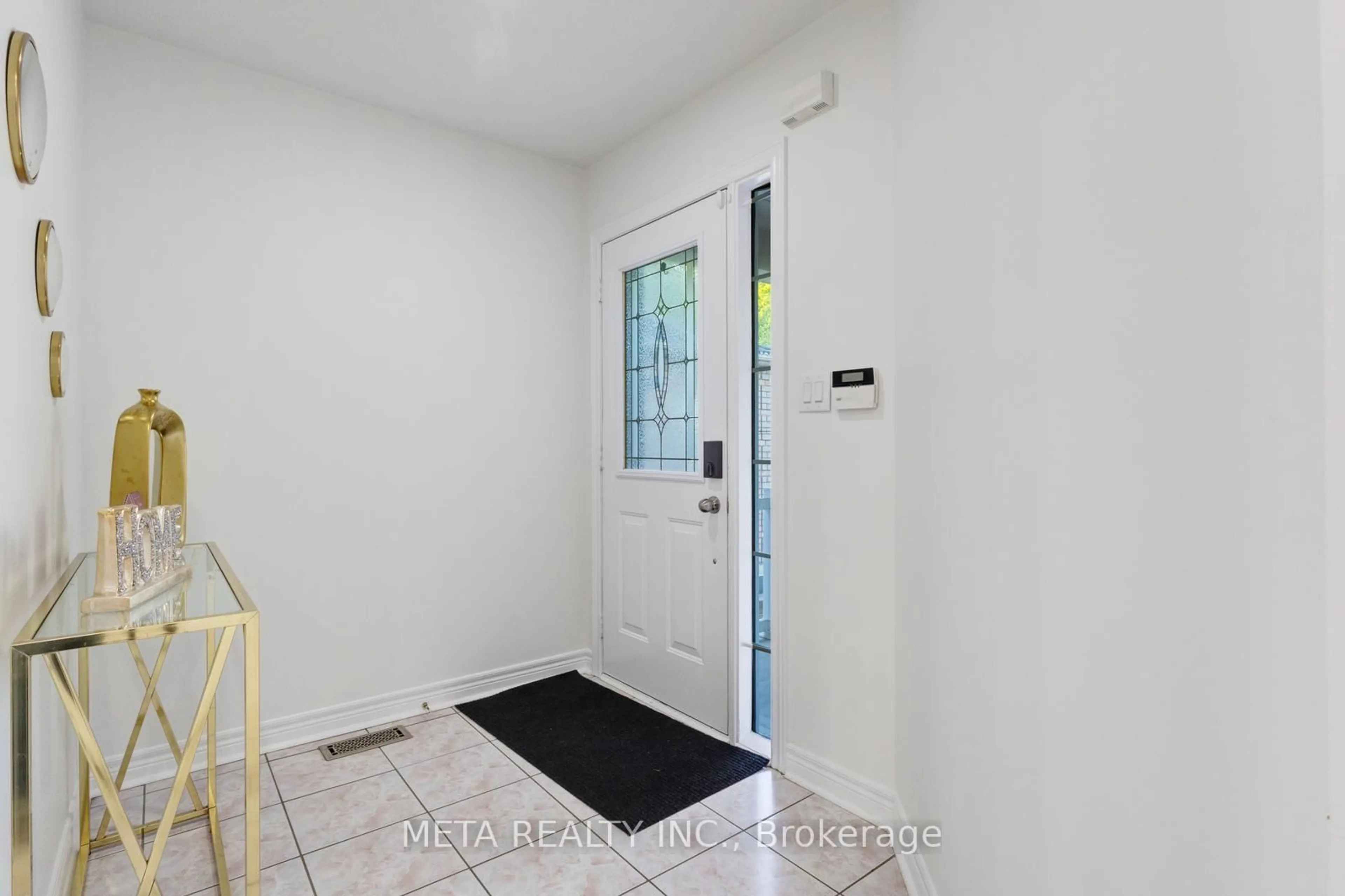 Indoor entryway for 45 Trailview Lane, Caledon Ontario L7E 2W1