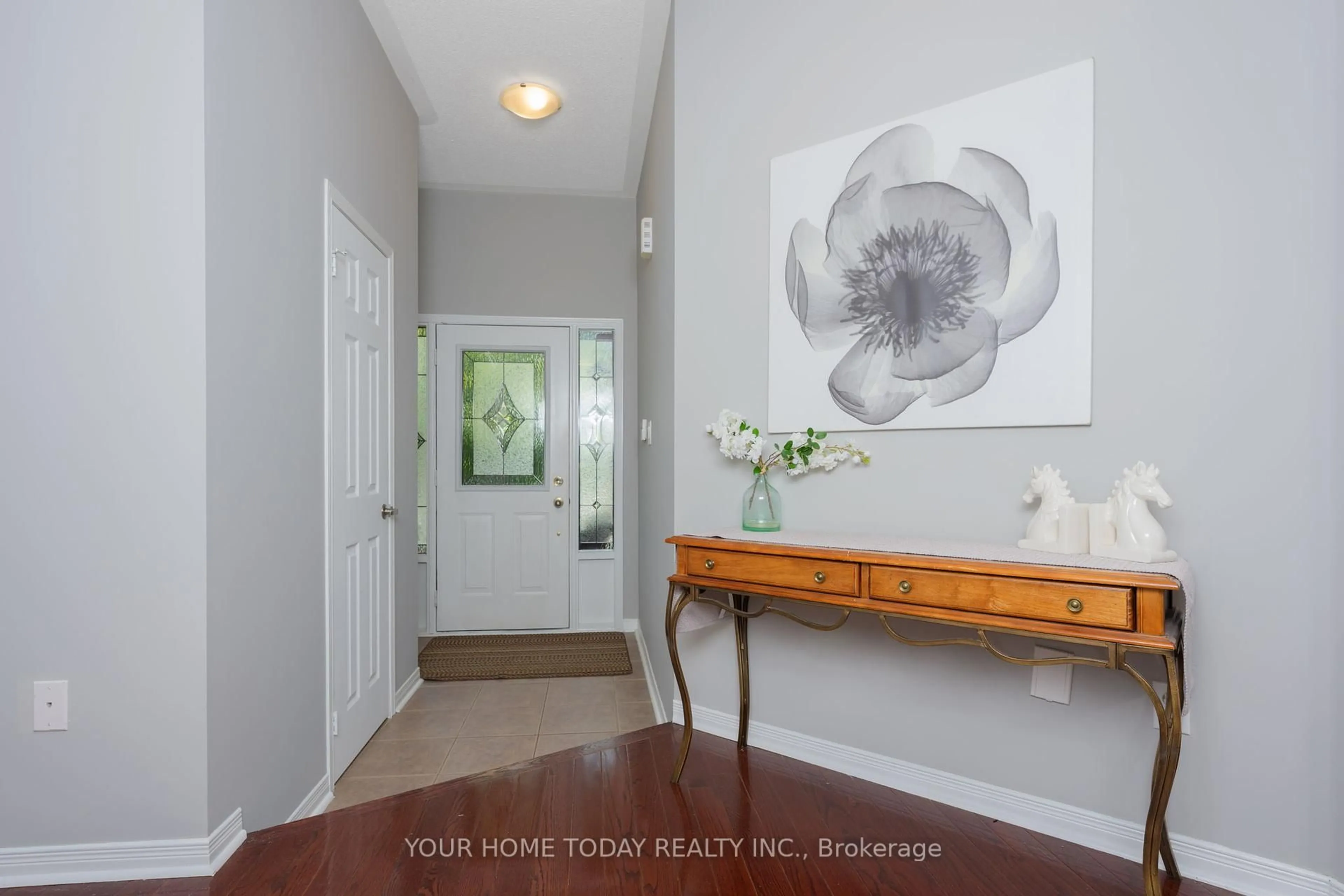 Indoor entryway for 31 Elderberry Gate, Halton Hills Ontario L7G 6N4