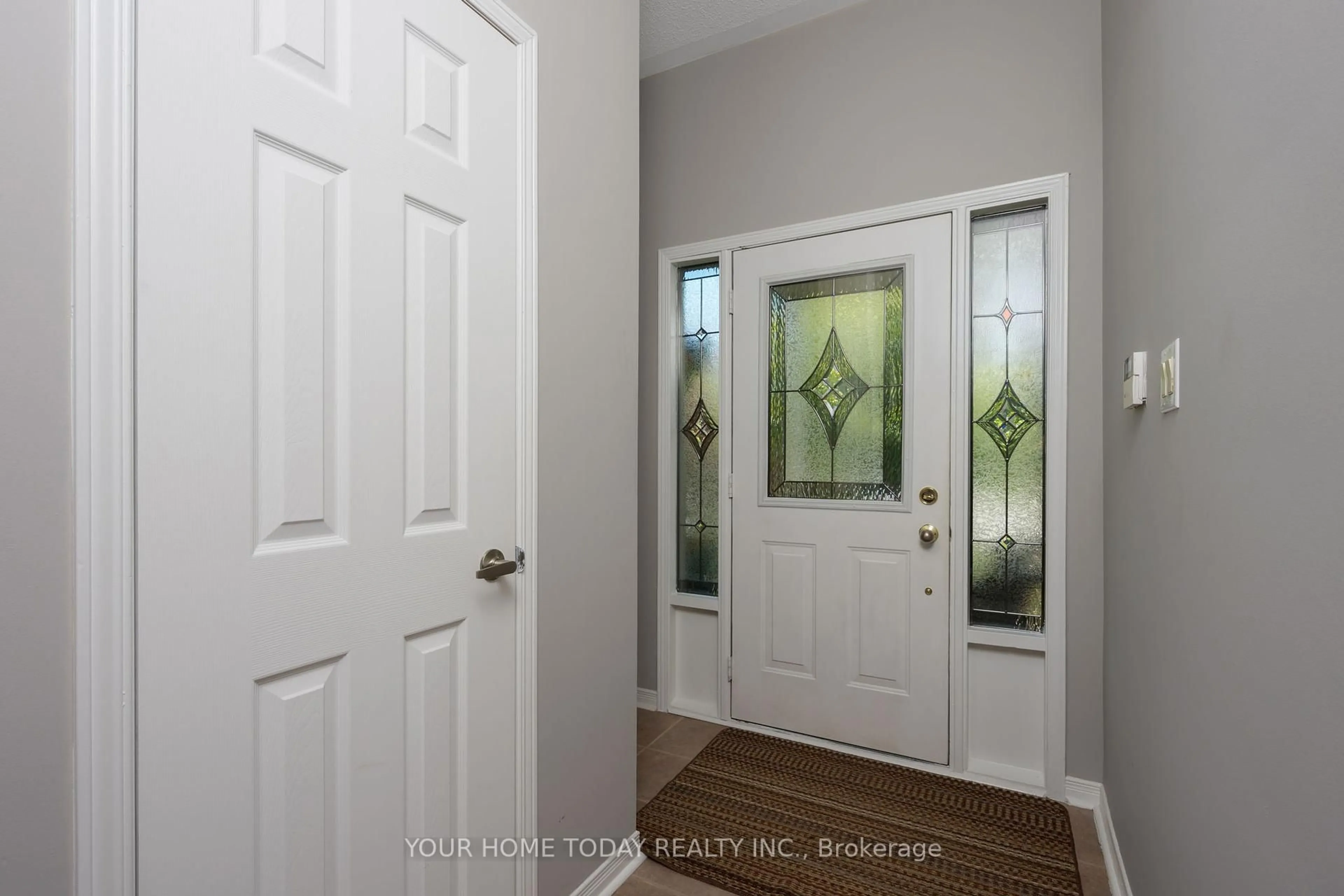 Indoor entryway for 31 Elderberry Gate, Halton Hills Ontario L7G 6N4