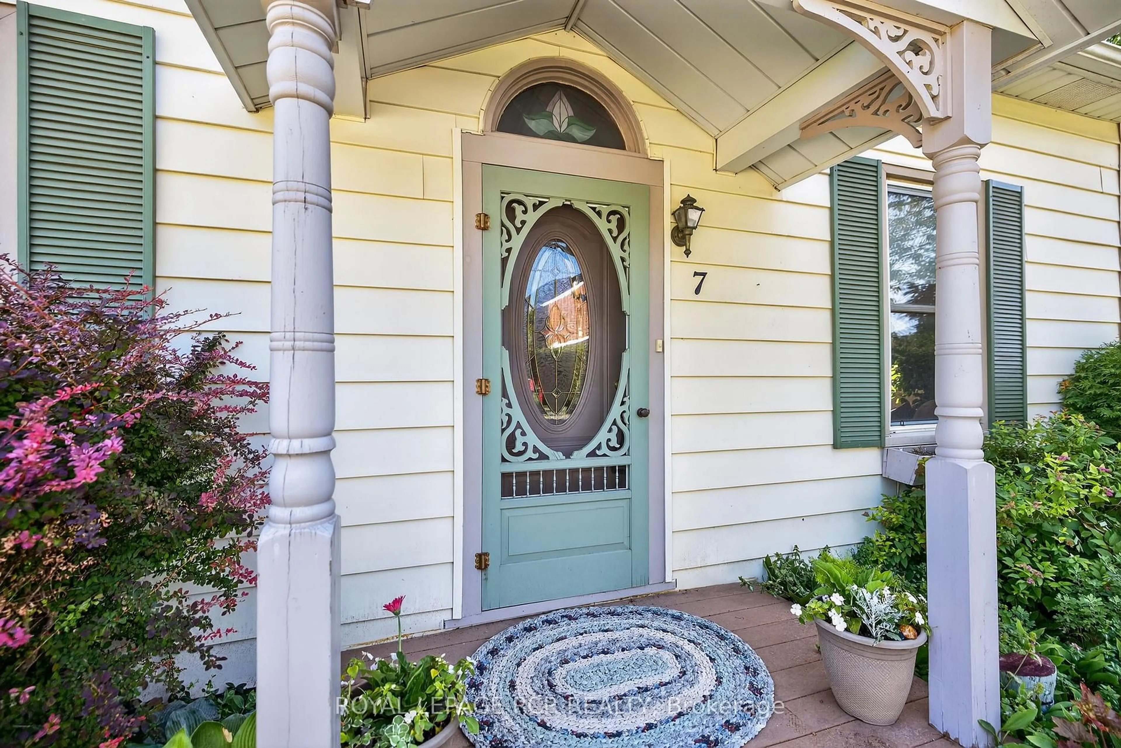 Indoor entryway for 7 Wallace Ave, Caledon Ontario L7E 0M5