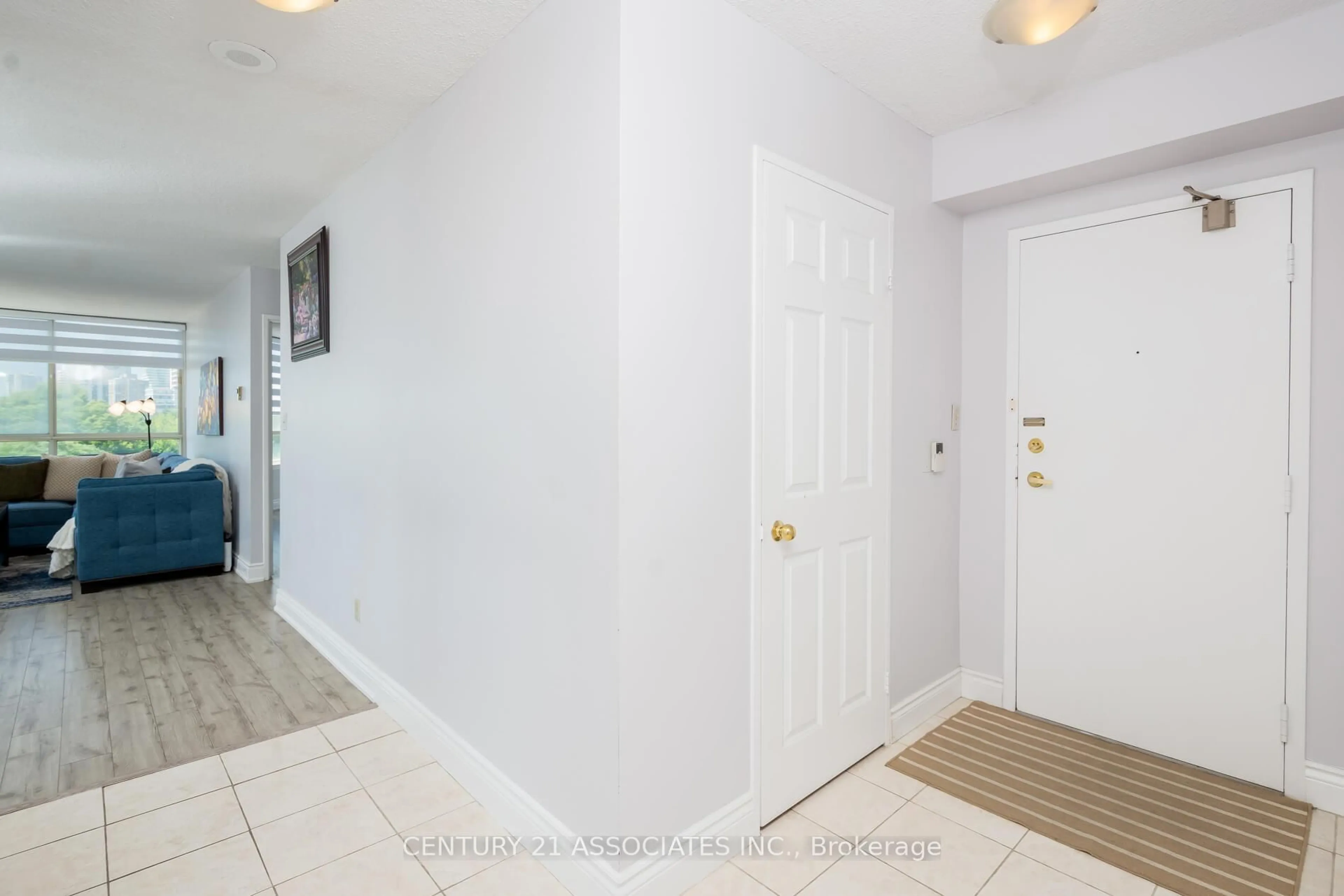 Indoor entryway for 3605 Kariya Dr #610, Mississauga Ontario L5B 3J4
