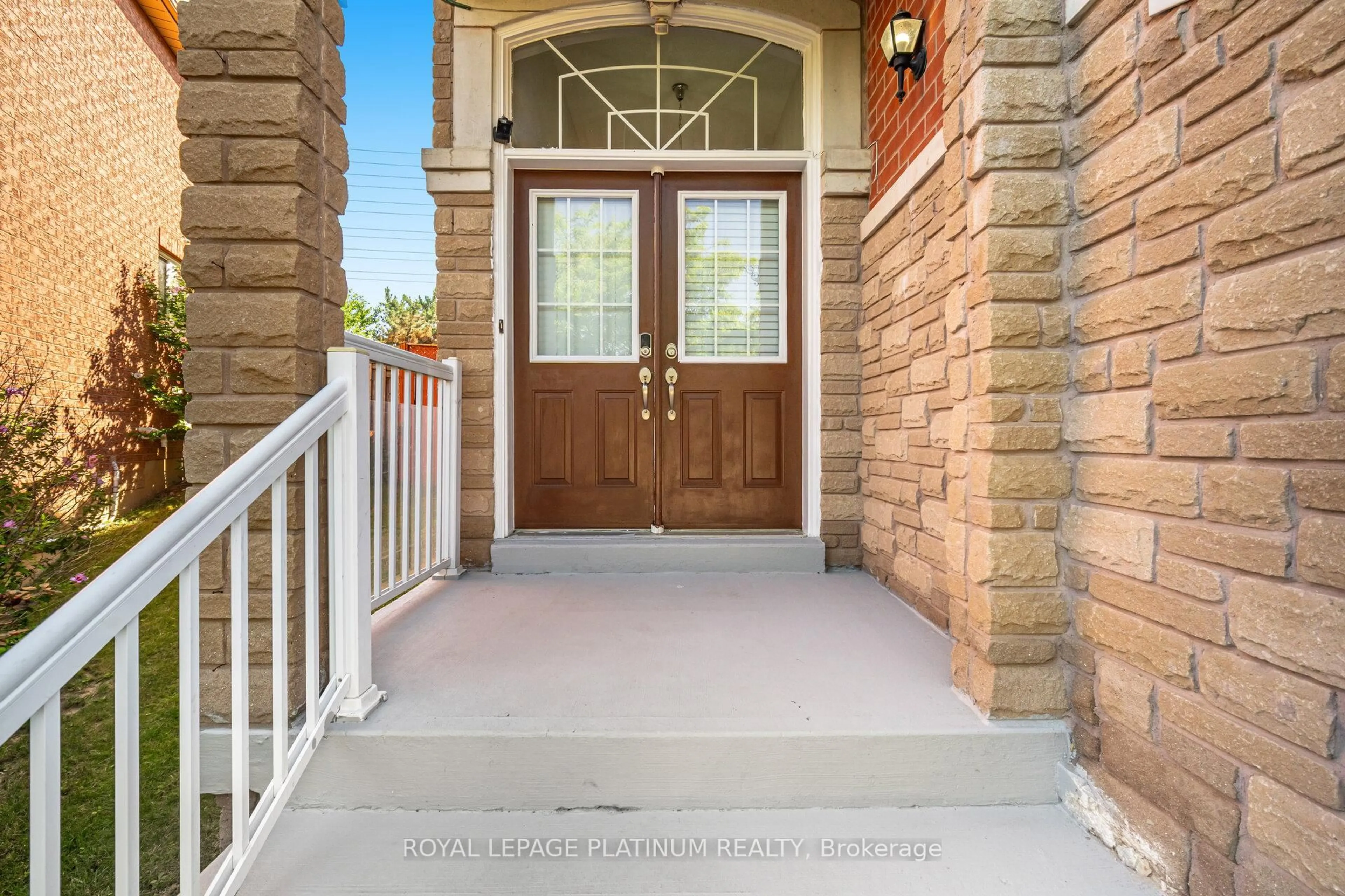 Indoor entryway for 63 Culture Cres, Brampton Ontario L6X 4X8