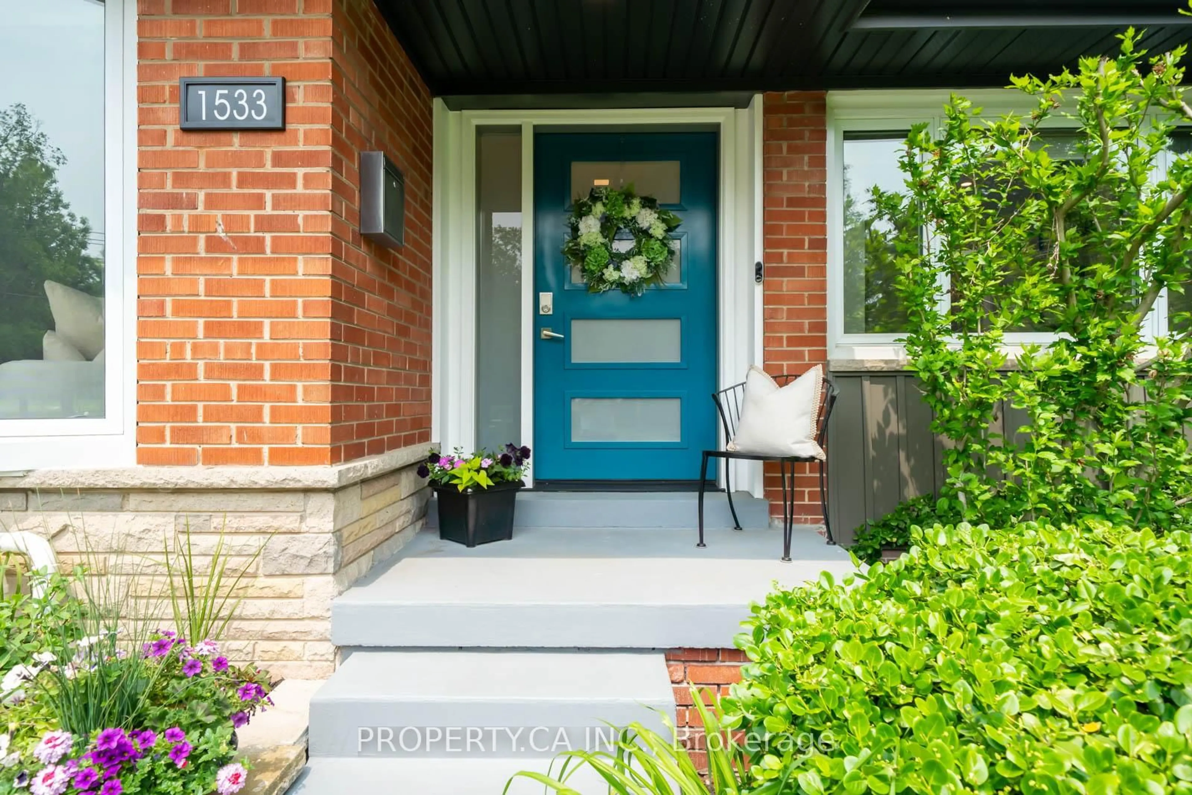 Indoor entryway for 1533 Rometown Dr, Mississauga Ontario L5E 2T8