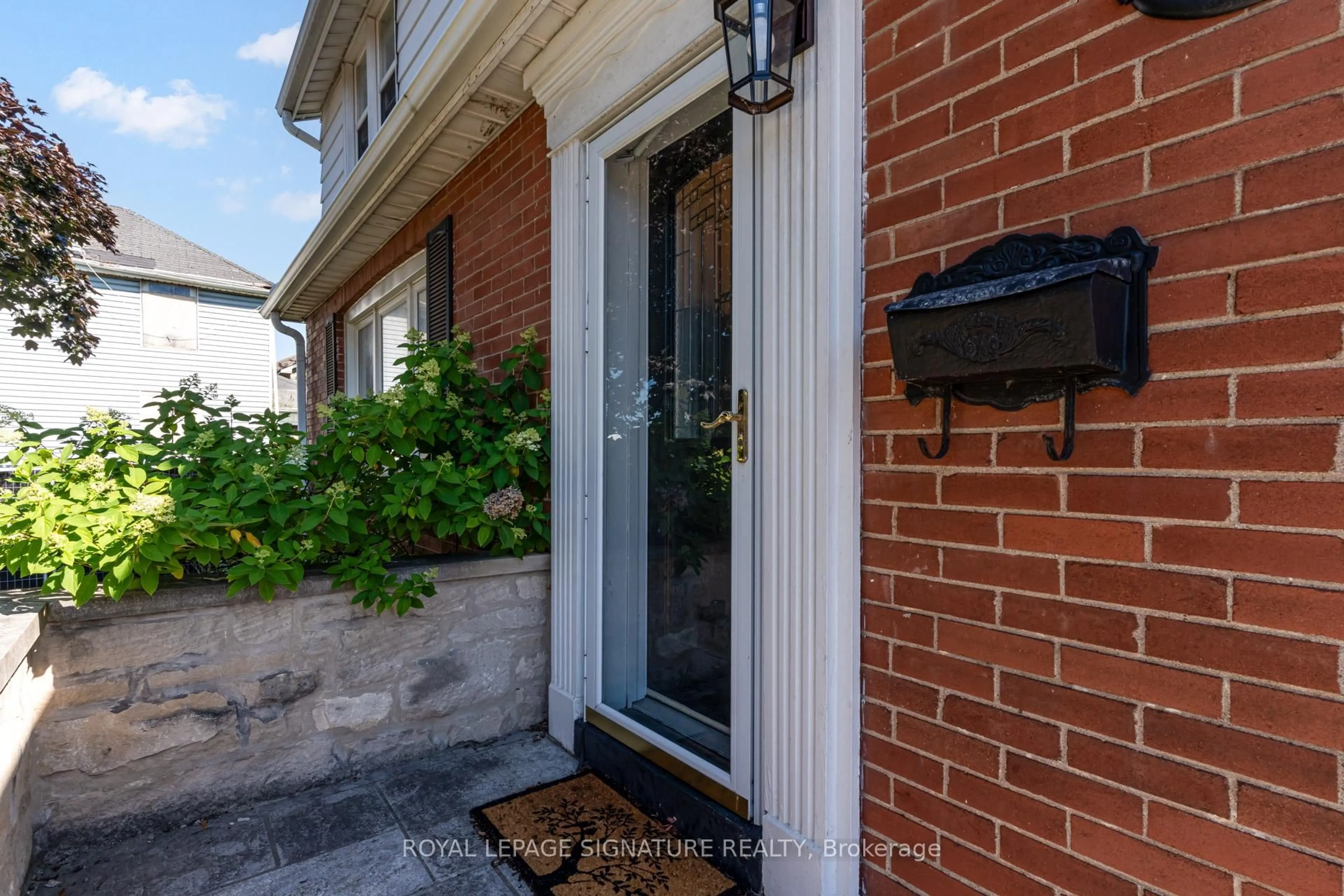 Unknown for 755 Maple Ave, Burlington Ontario L7S 2K1
