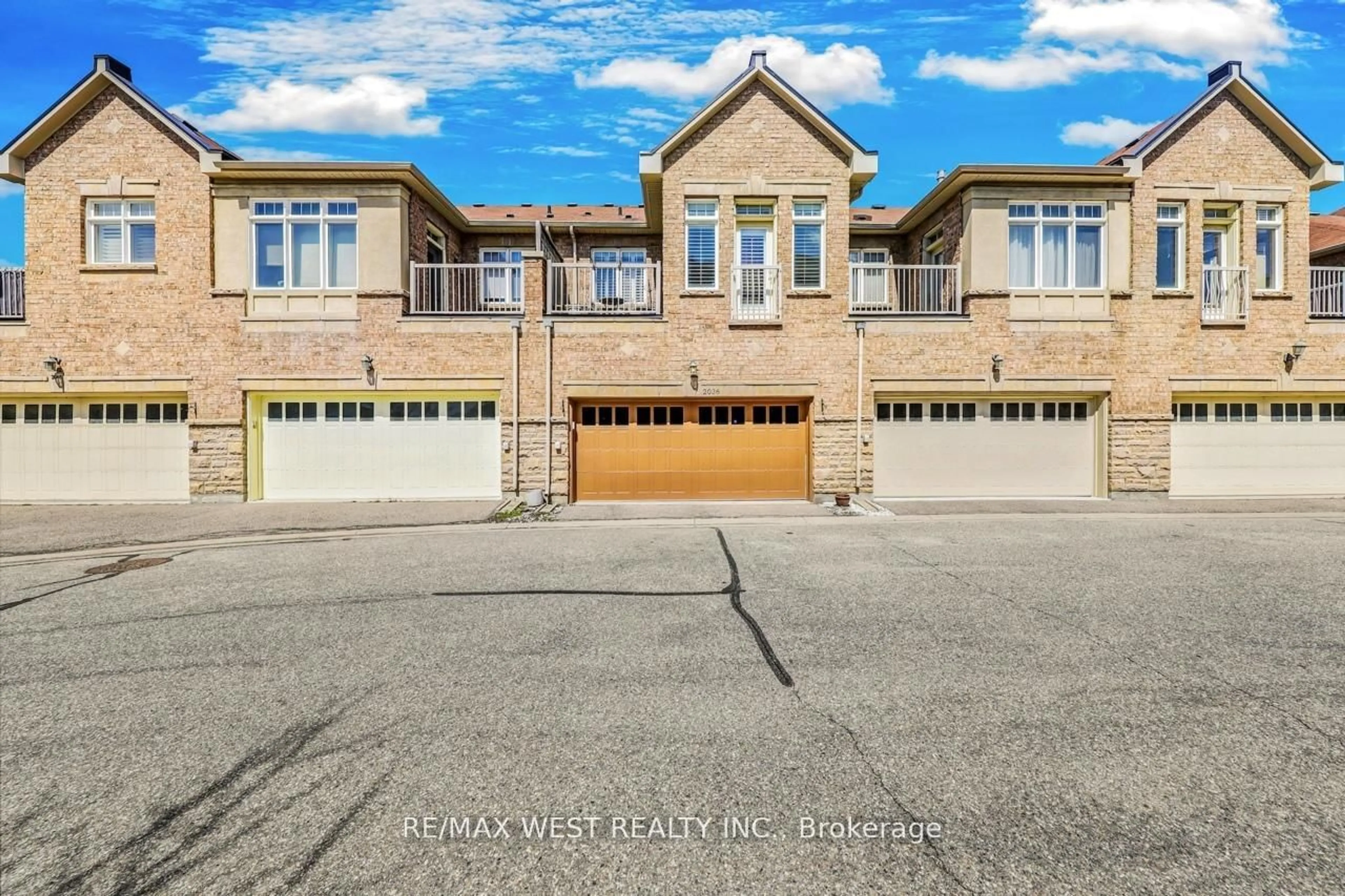 Unknown for 2036 Lakeshore Rd, Mississauga Ontario L5J 1J8