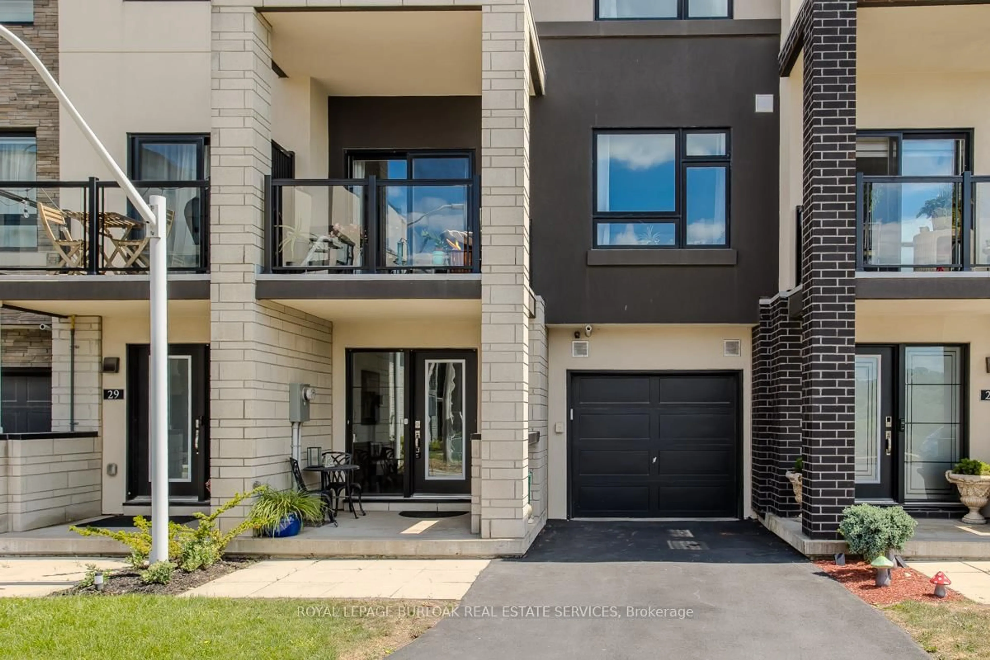 Home with brick exterior material, street for 1121 Cooke Blvd #28, Burlington Ontario L7T 0C3
