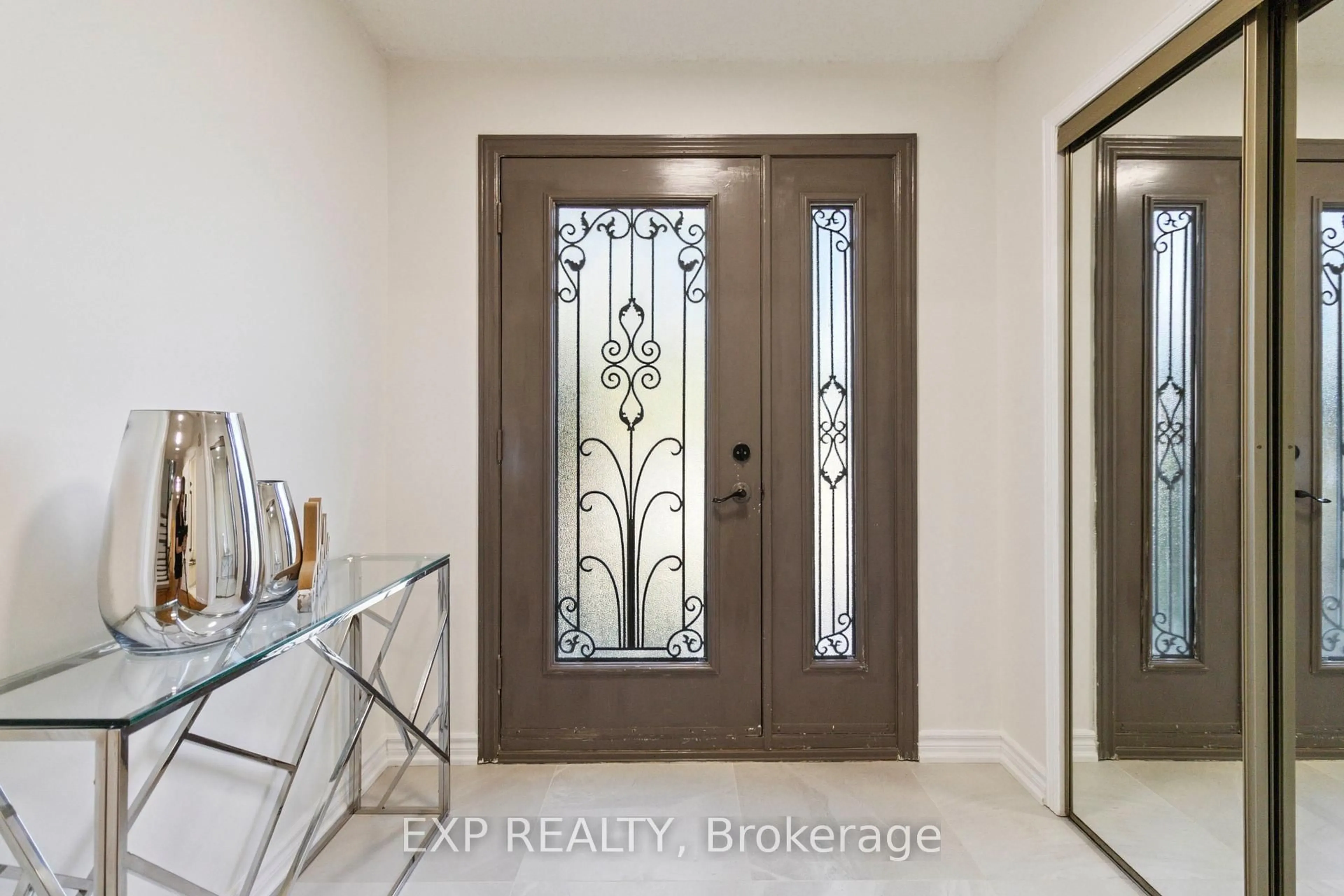 Indoor entryway for 2239 SHIPWRIGHT Rd, Oakville Ontario L6M 3E2