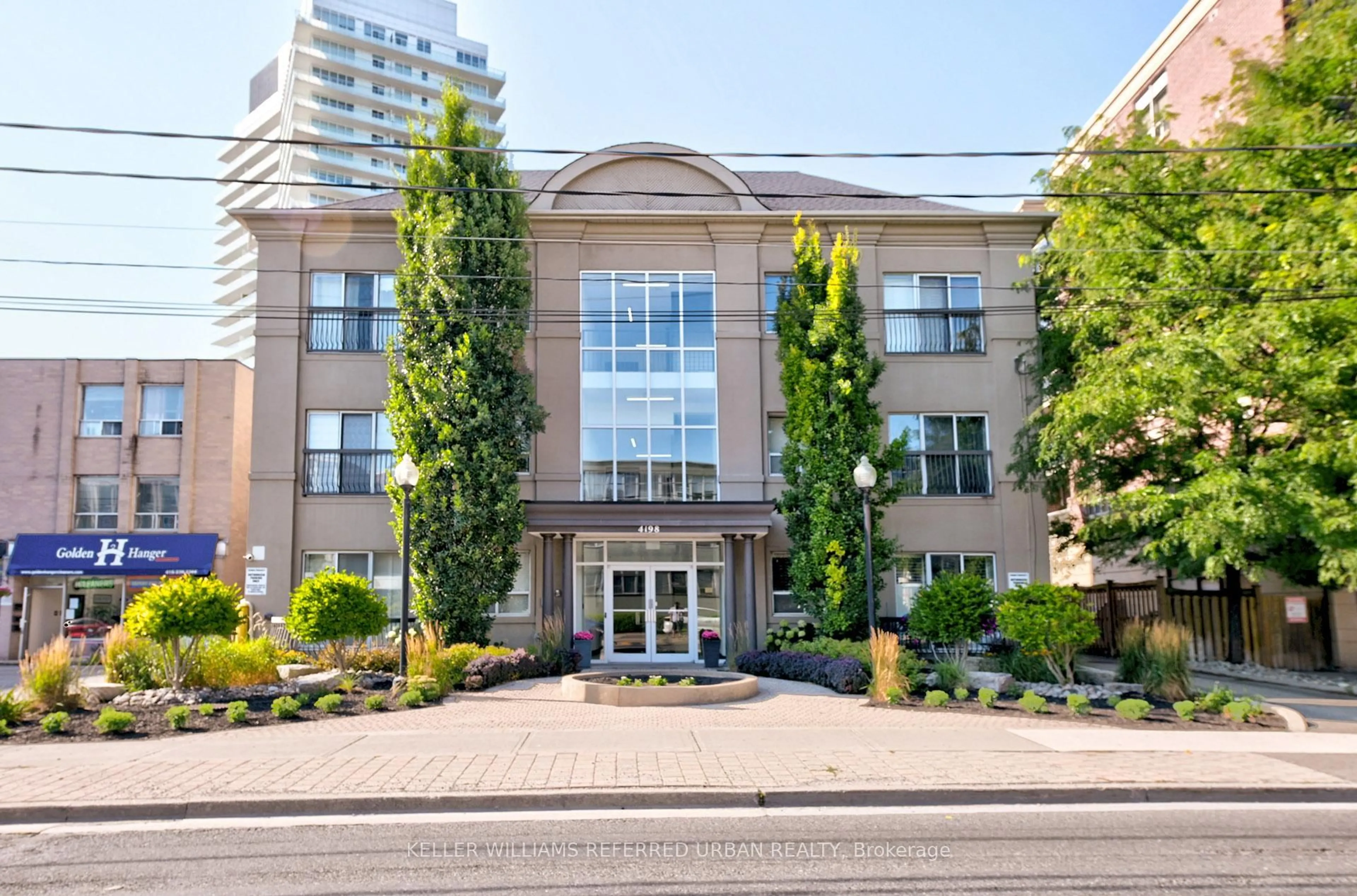 Indoor foyer for 4198 Dundas St #210, Toronto Ontario M8X 1Y6