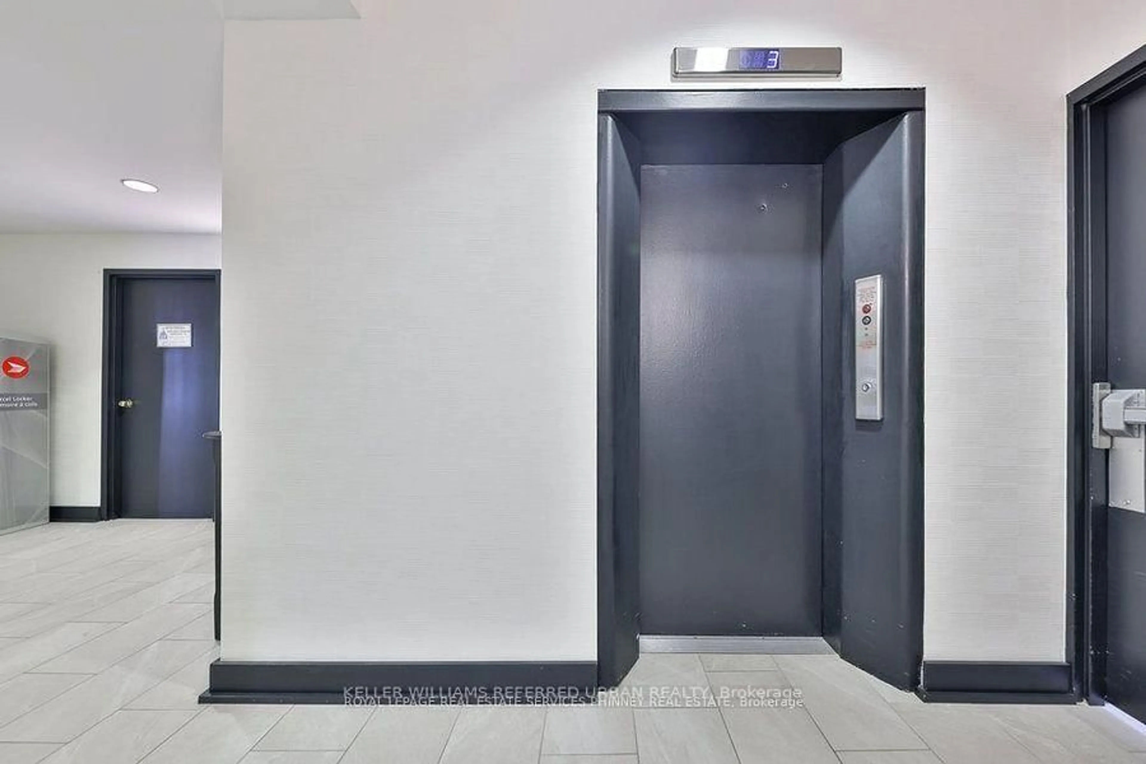 Indoor foyer for 4198 Dundas St #210, Toronto Ontario M8X 1Y6