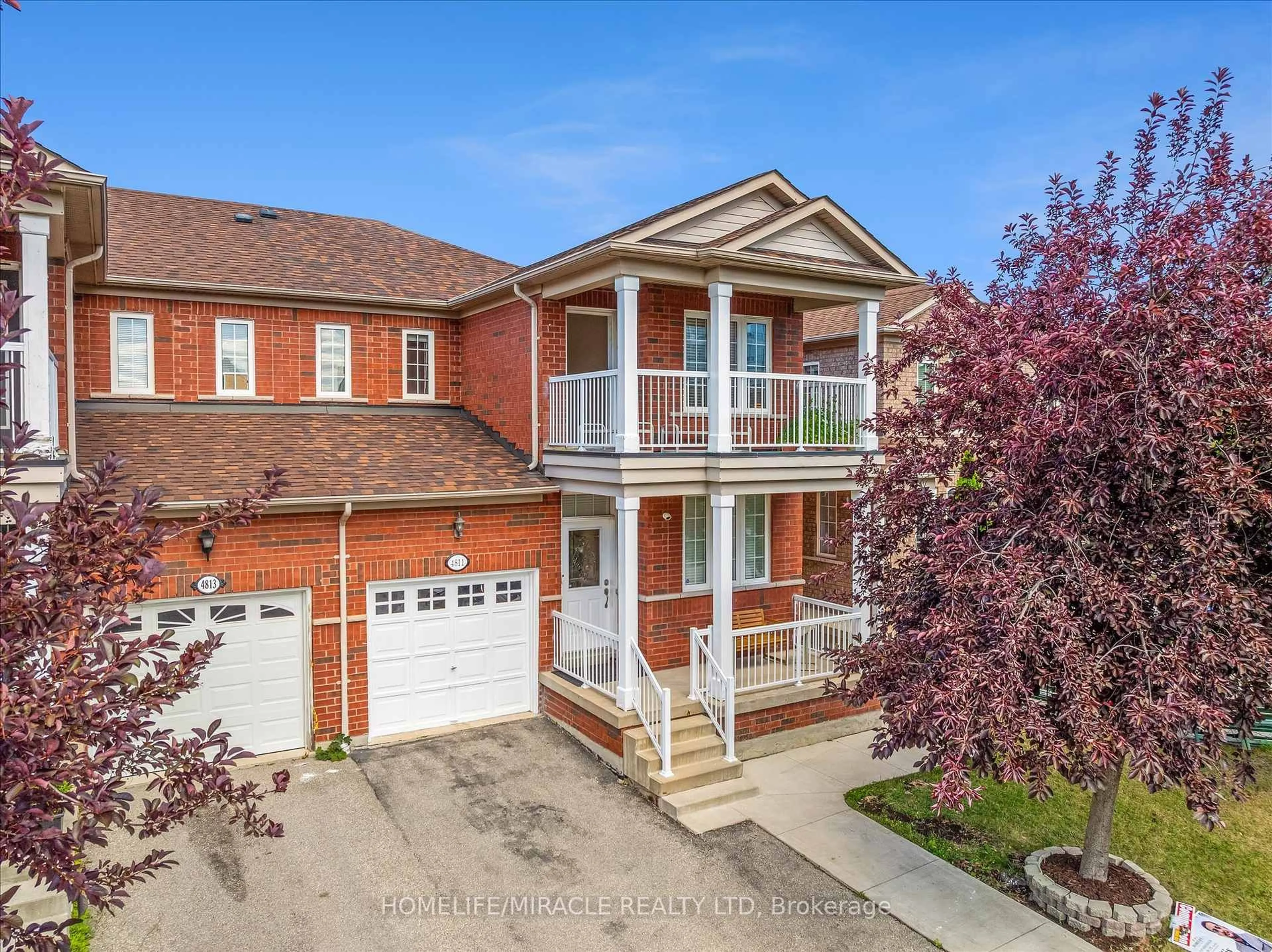 A pic from outside/outdoor area/front of a property/back of a property/a pic from drone, street for 4811 James Austin Dr, Mississauga Ontario L4Z 4H4