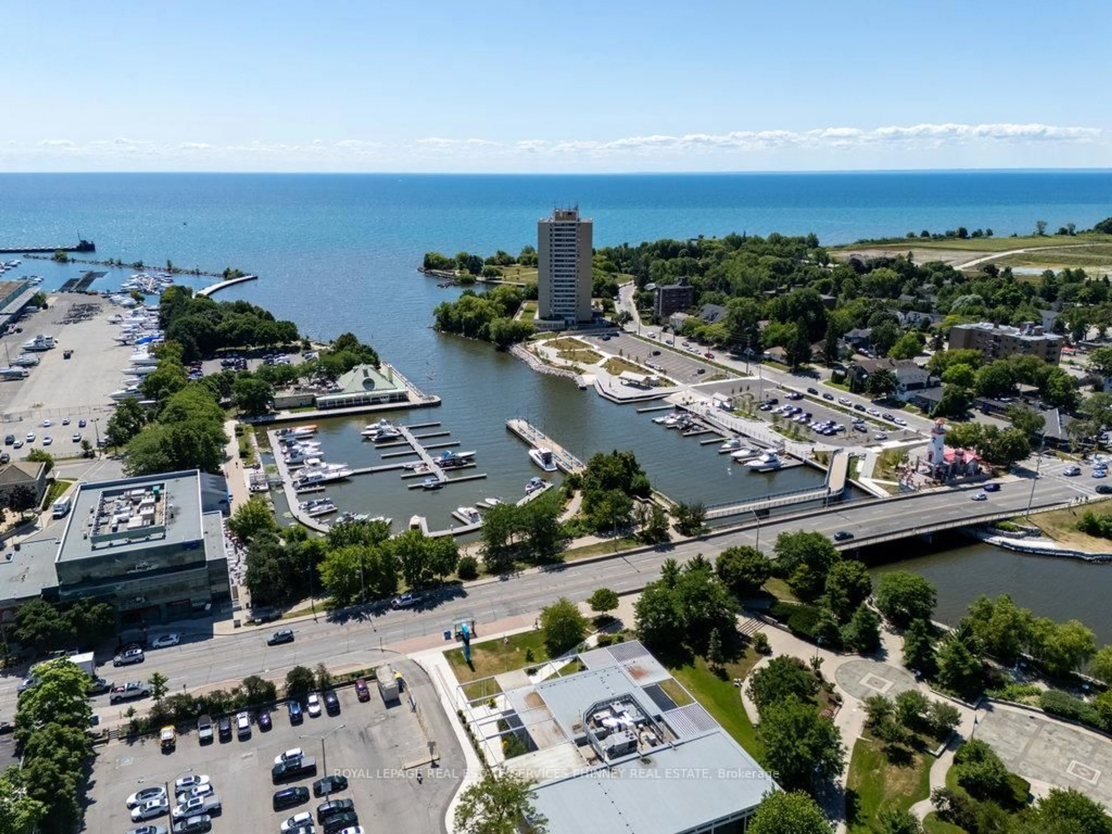 A pic from outside/outdoor area/front of a property/back of a property/a pic from drone, water/lake/river/ocean view for 21 Park St #1011, Mississauga Ontario L5G 1L7