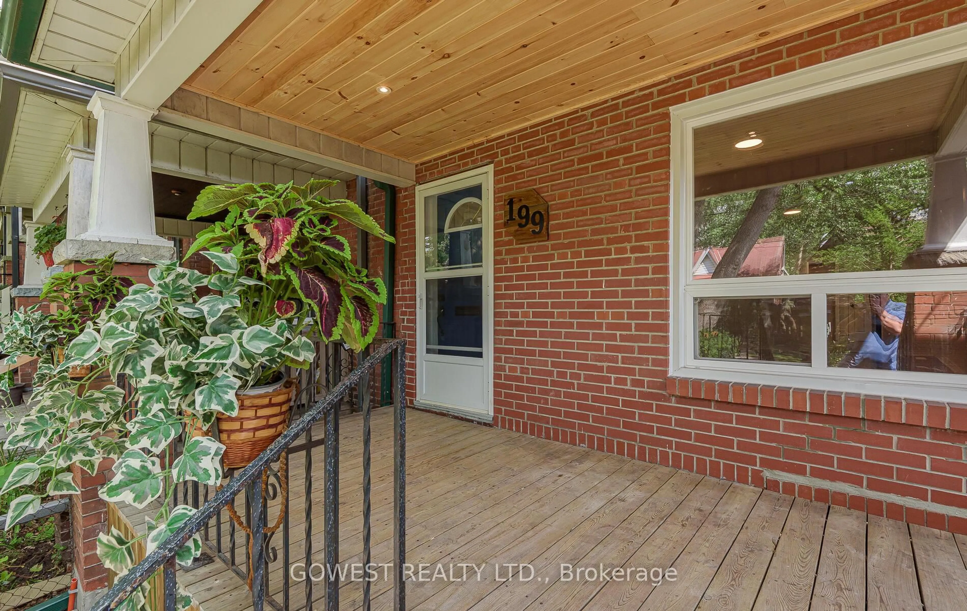Indoor entryway for 199 Indian Grve, Toronto Ontario M6P 2H4