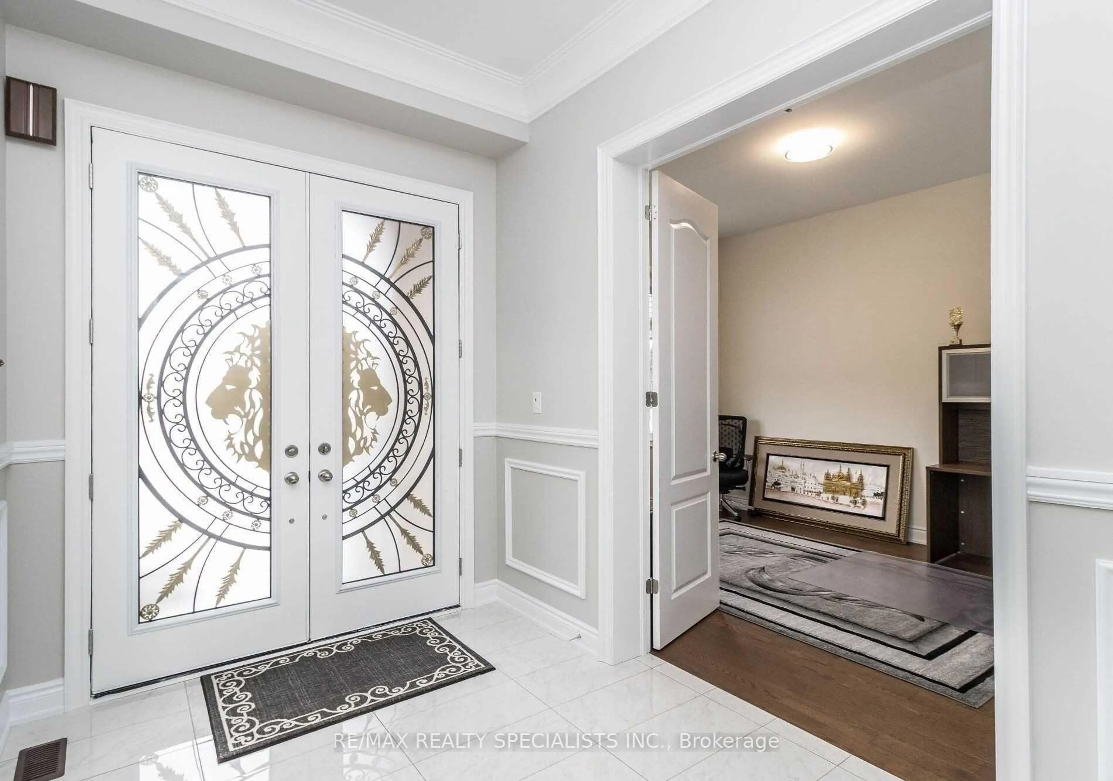 Indoor entryway for 5 Anatolia St, Brampton Ontario L6P 4L3