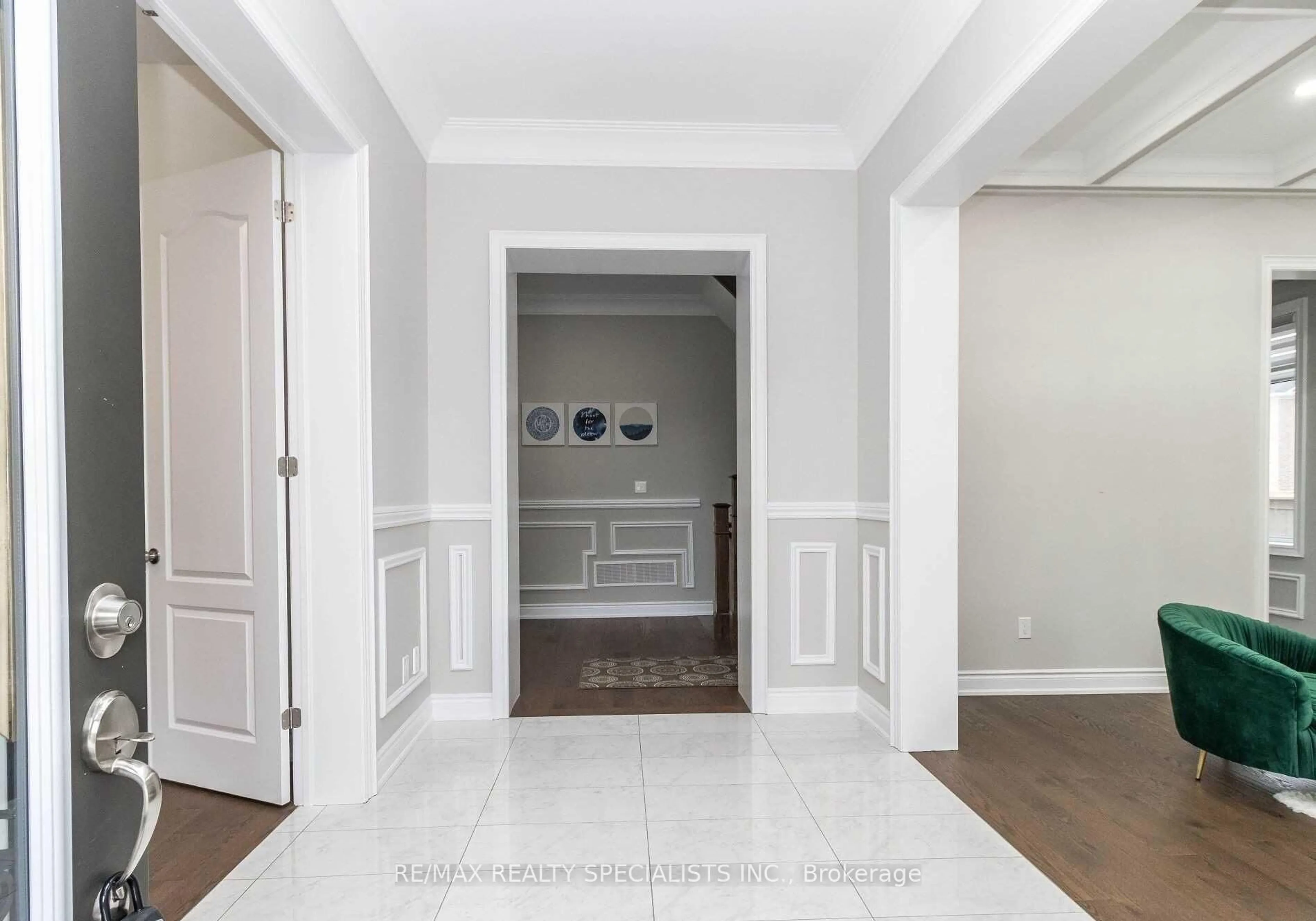 Indoor entryway for 5 Anatolia St, Brampton Ontario L6P 4L3
