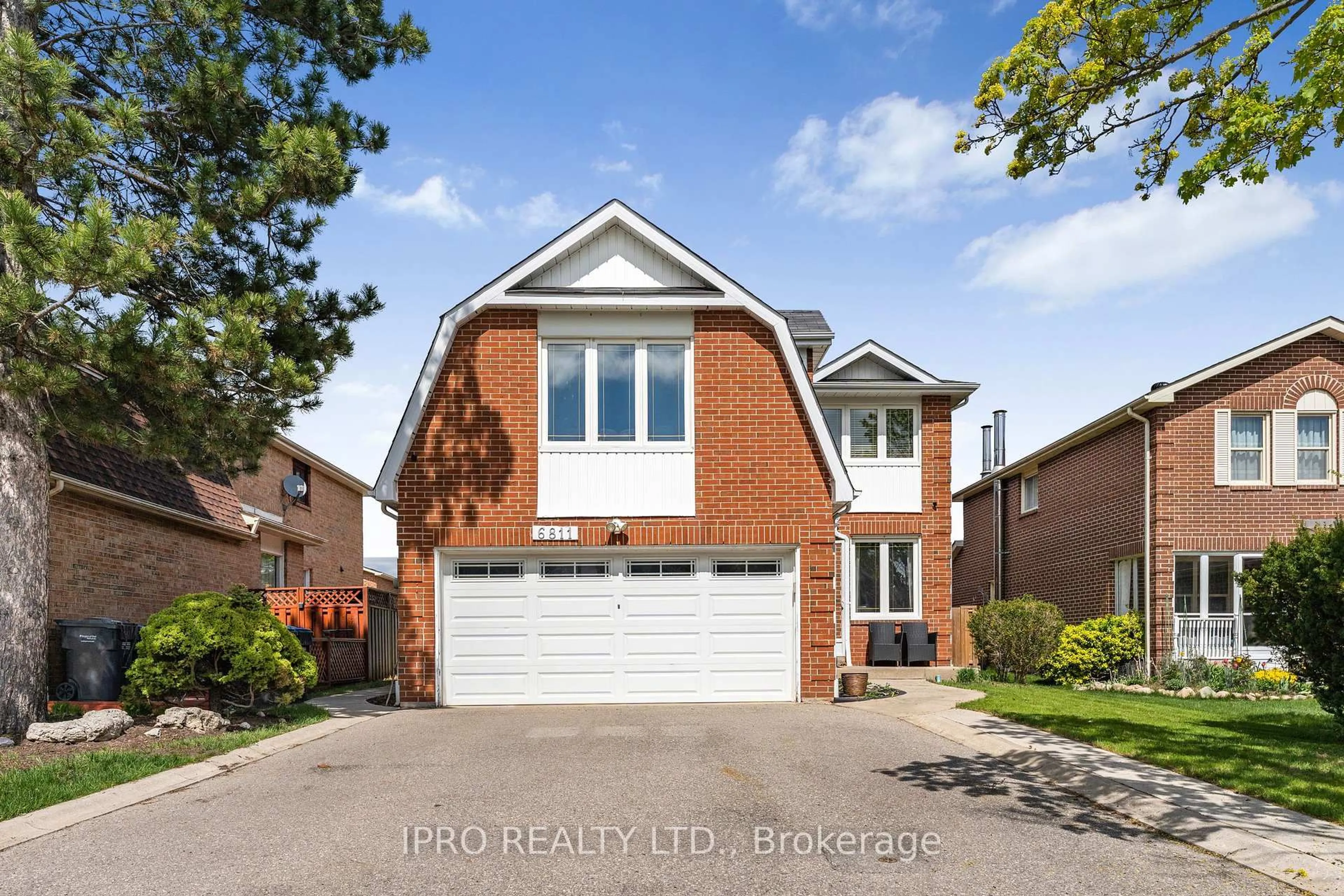 Home with brick exterior material, street for 6811 Edenwood Dr, Mississauga Ontario L5N 3X9