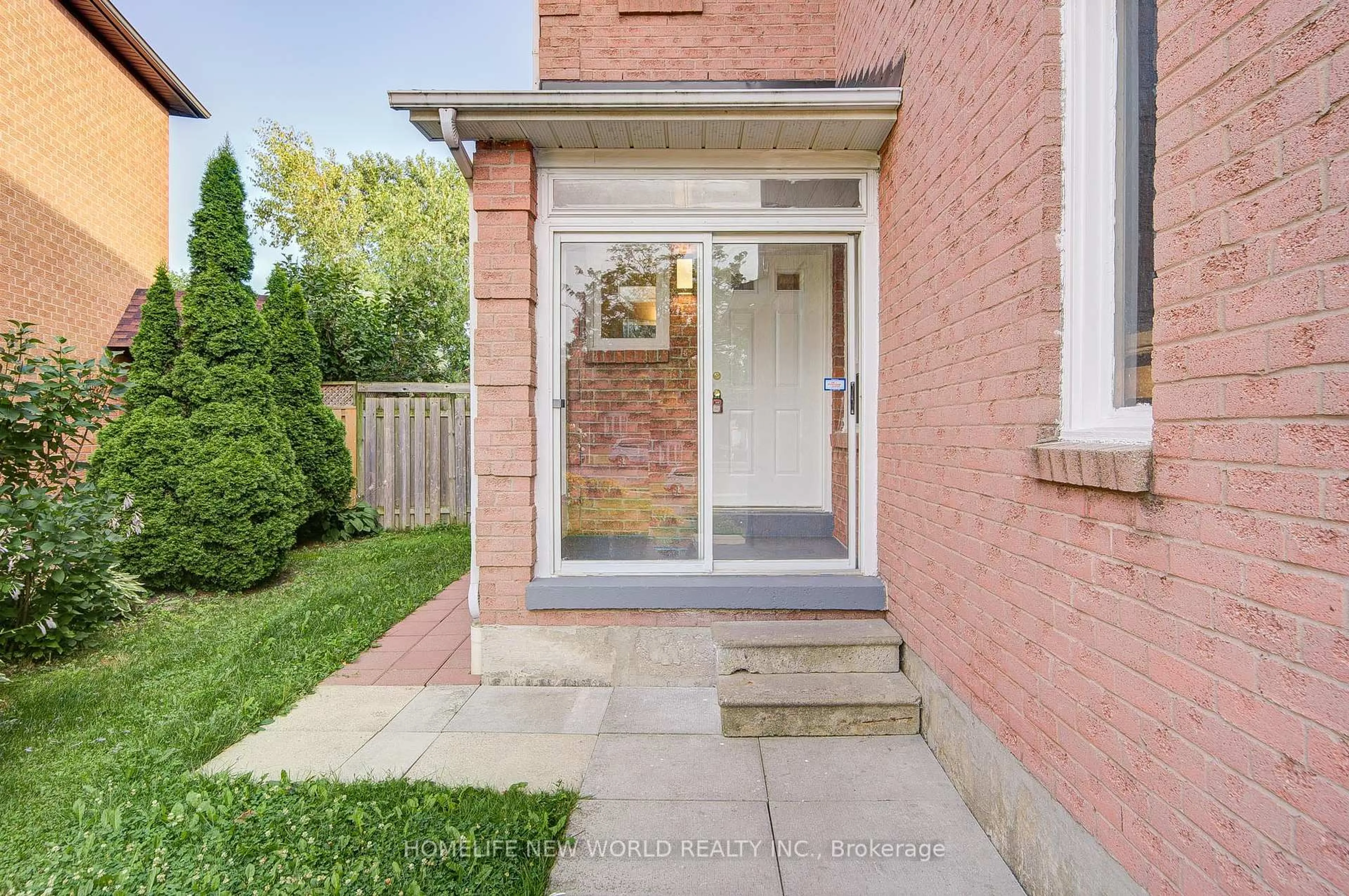 Home with brick exterior material, street for 3296 Pilcom Cres, Mississauga Ontario L5B 3X4