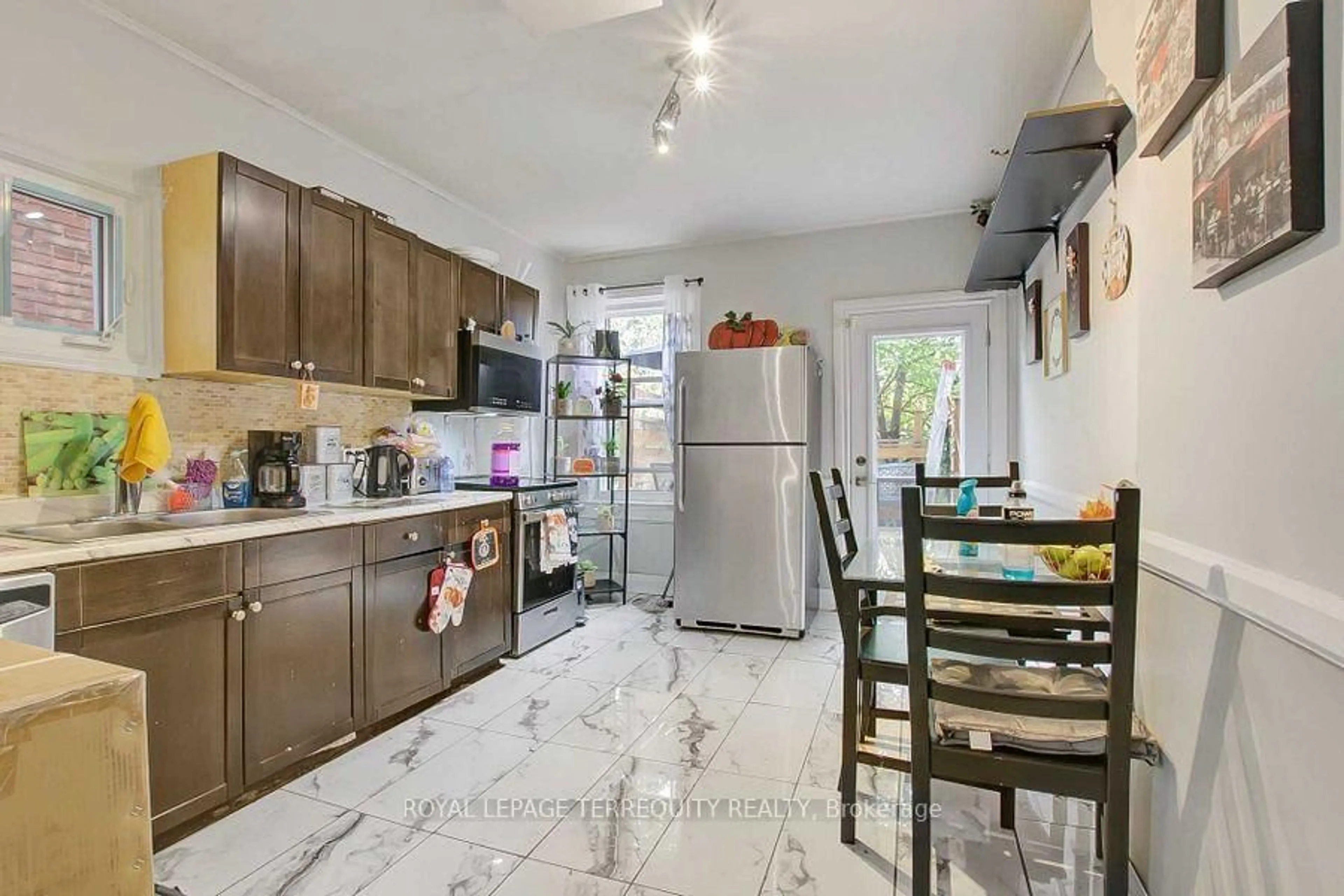 Unknown for 1259 Davenport Rd, Toronto Ontario M6H 2H2