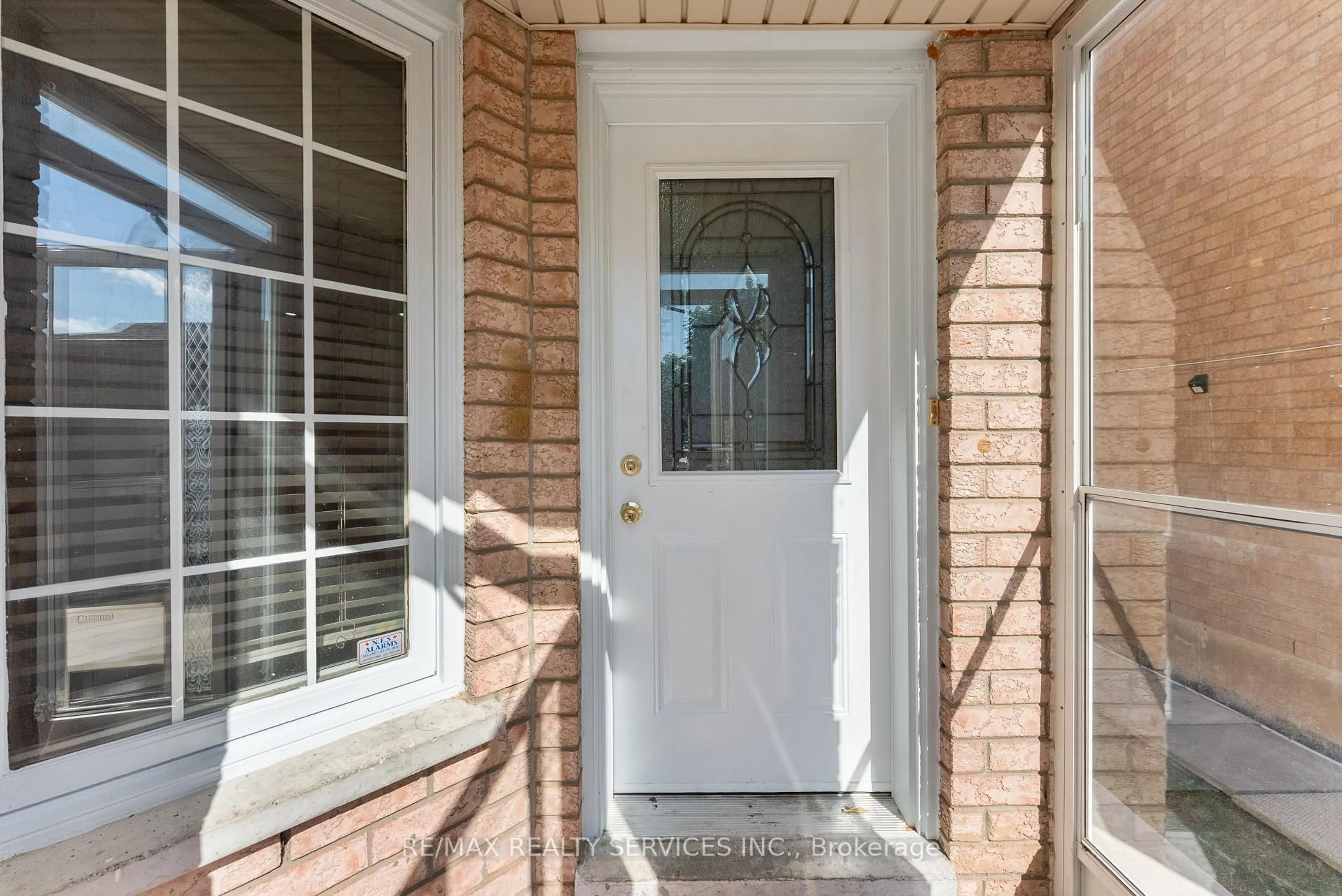 Indoor entryway for 40 Herkes Dr, Brampton Ontario L6Y 5B2