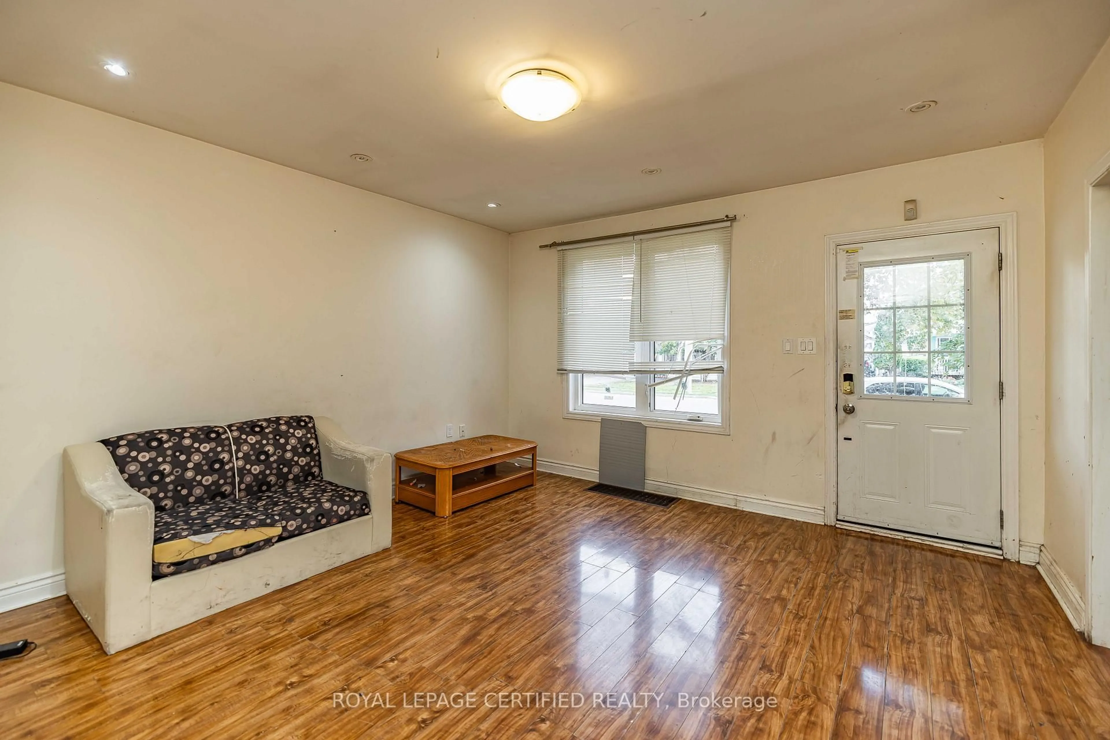 A pic of a room for 102 WOODWARD Ave, Brampton Ontario L6V 1K6