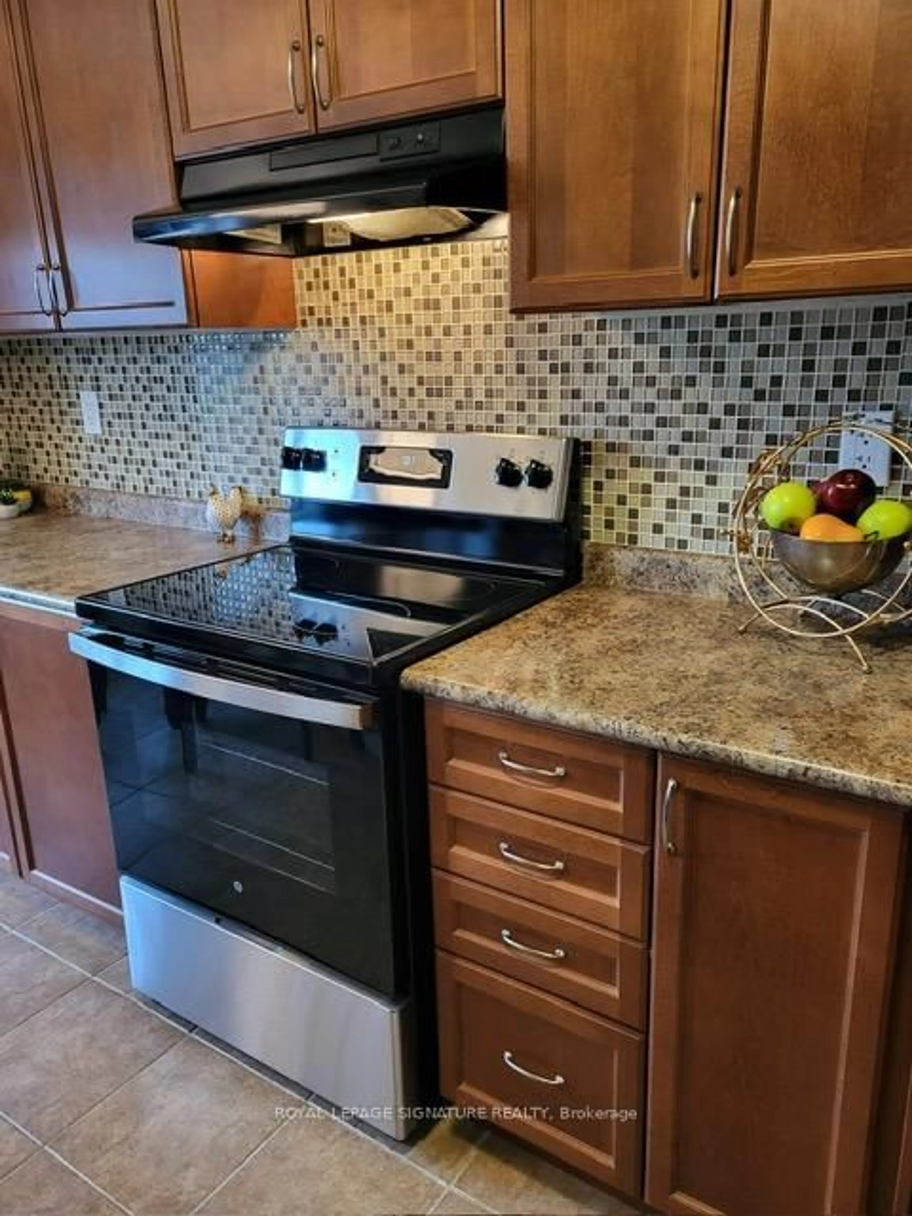 Standard kitchen, ceramic/tile floor for 798 Shortreed Cres, Milton Ontario L9T 0E9