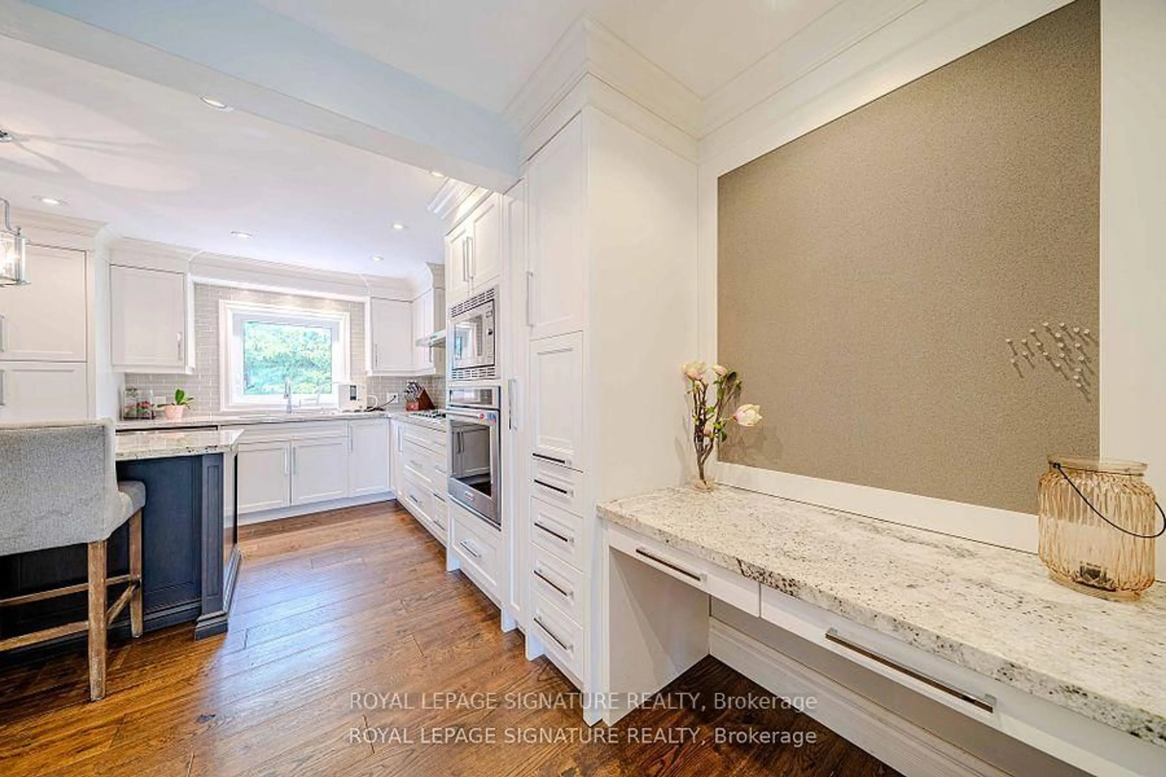 Open concept kitchen, unknown for 41 Mayo Dr, Toronto Ontario M6L 2X4
