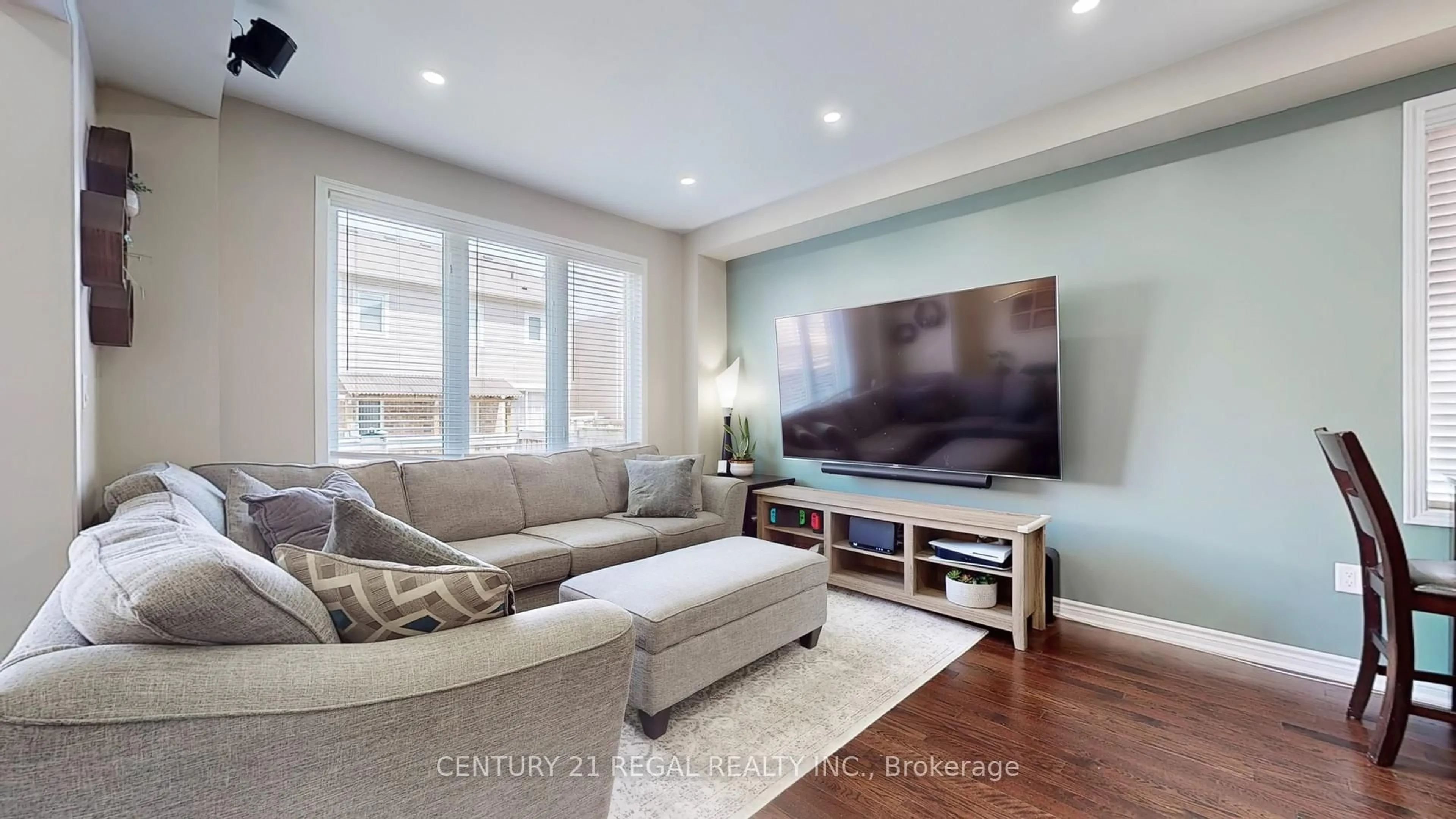 Living room with furniture, unknown for 1209 Biason Circ, Milton Ontario L9T 8S8