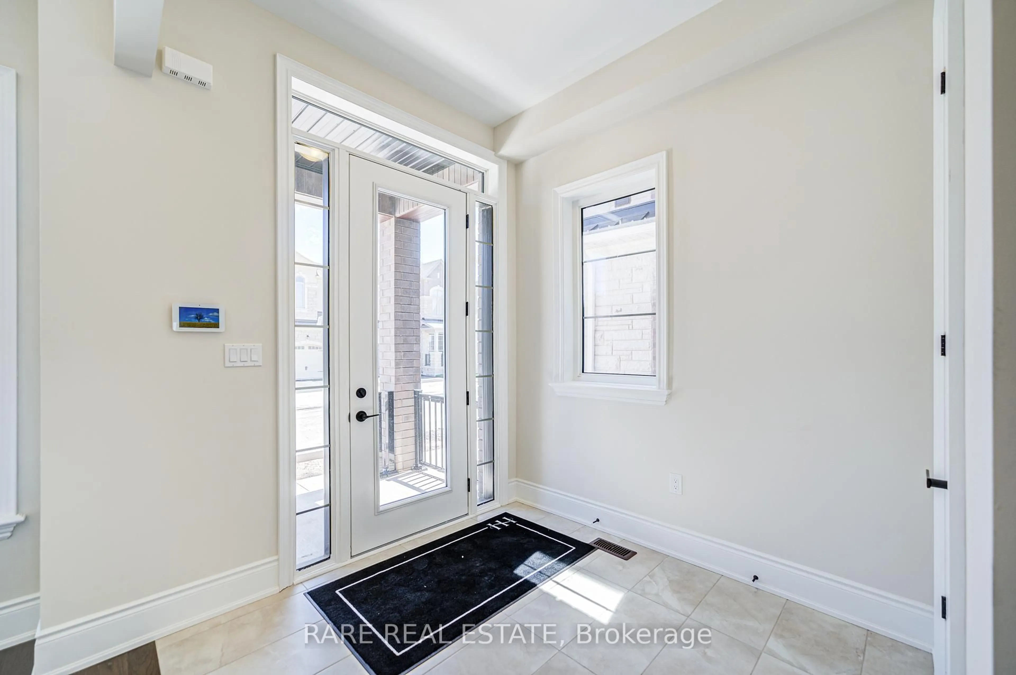 Indoor entryway for 3281 Dove Dr, Oakville Ontario L6H 3W9