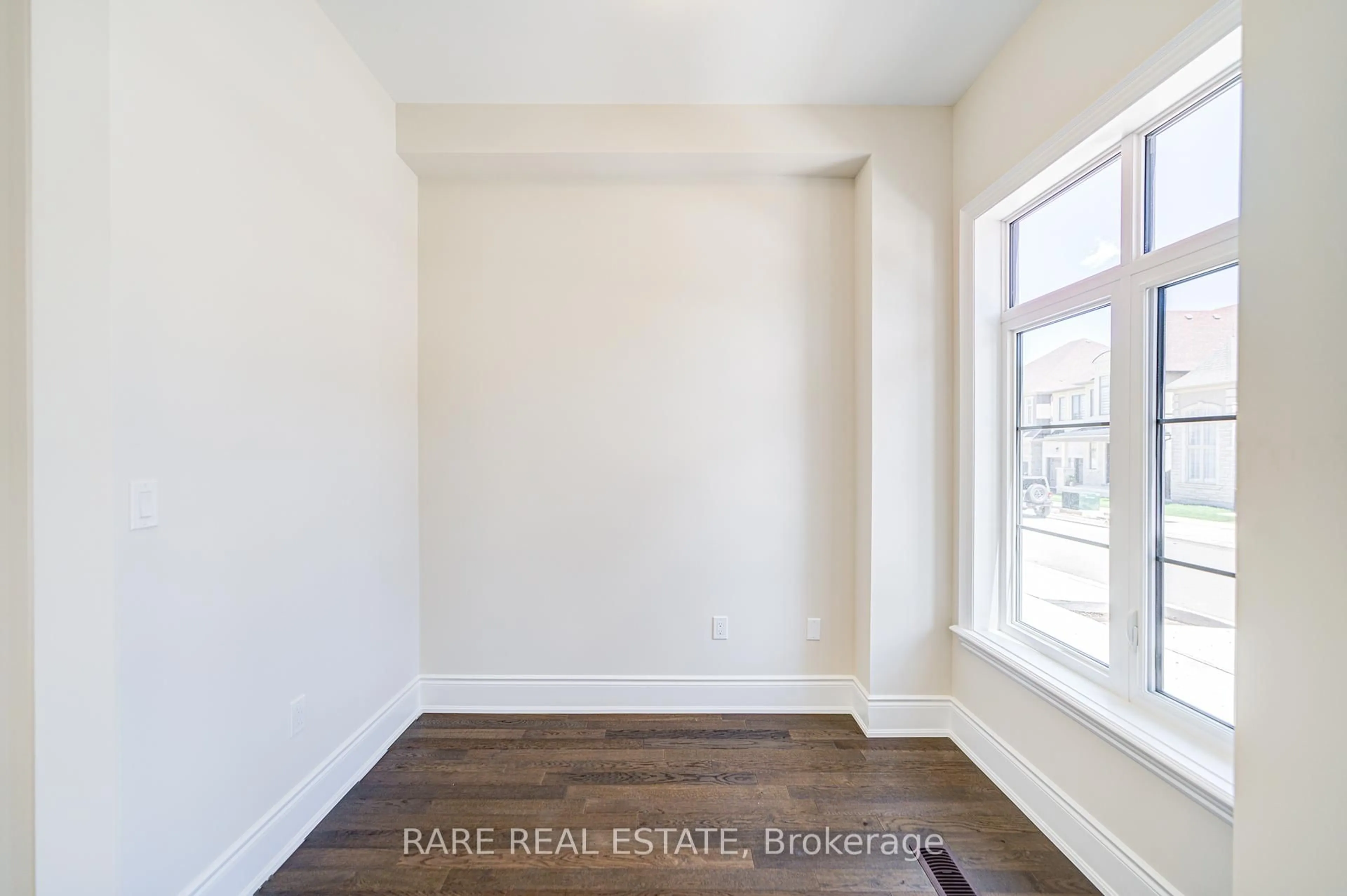 A pic of a room for 3281 Dove Dr, Oakville Ontario L6H 3W9
