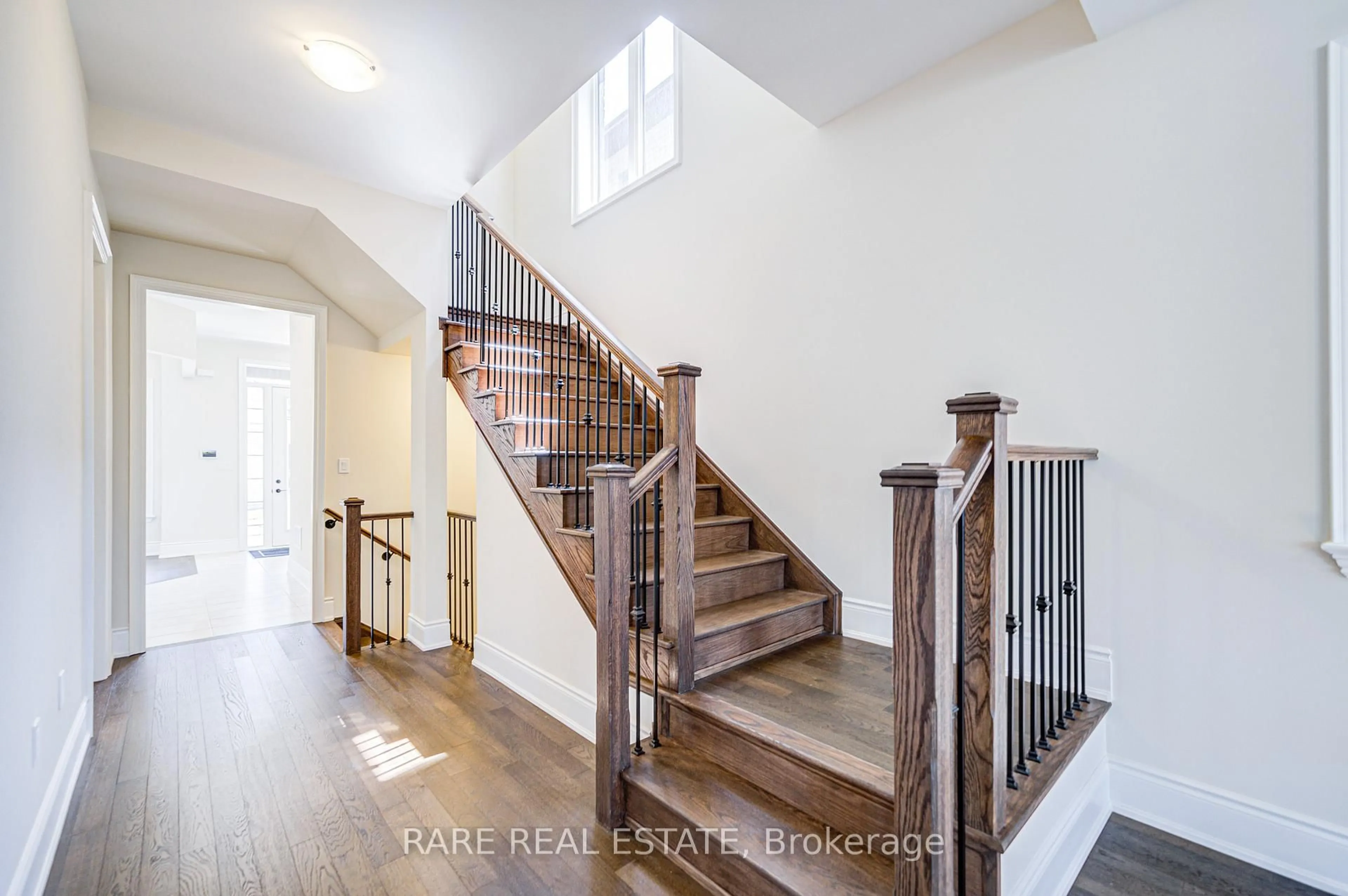Stairs for 3281 Dove Dr, Oakville Ontario L6H 3W9