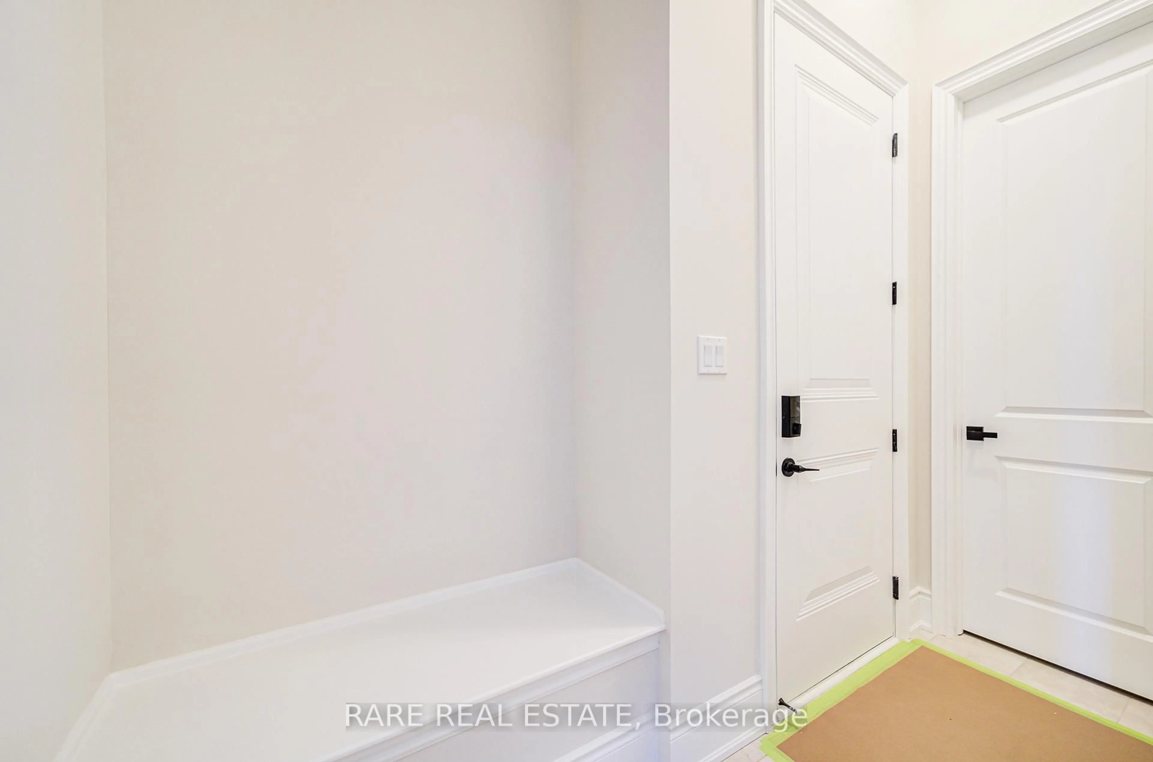 Indoor entryway for 3281 Dove Dr, Oakville Ontario L6H 3W9