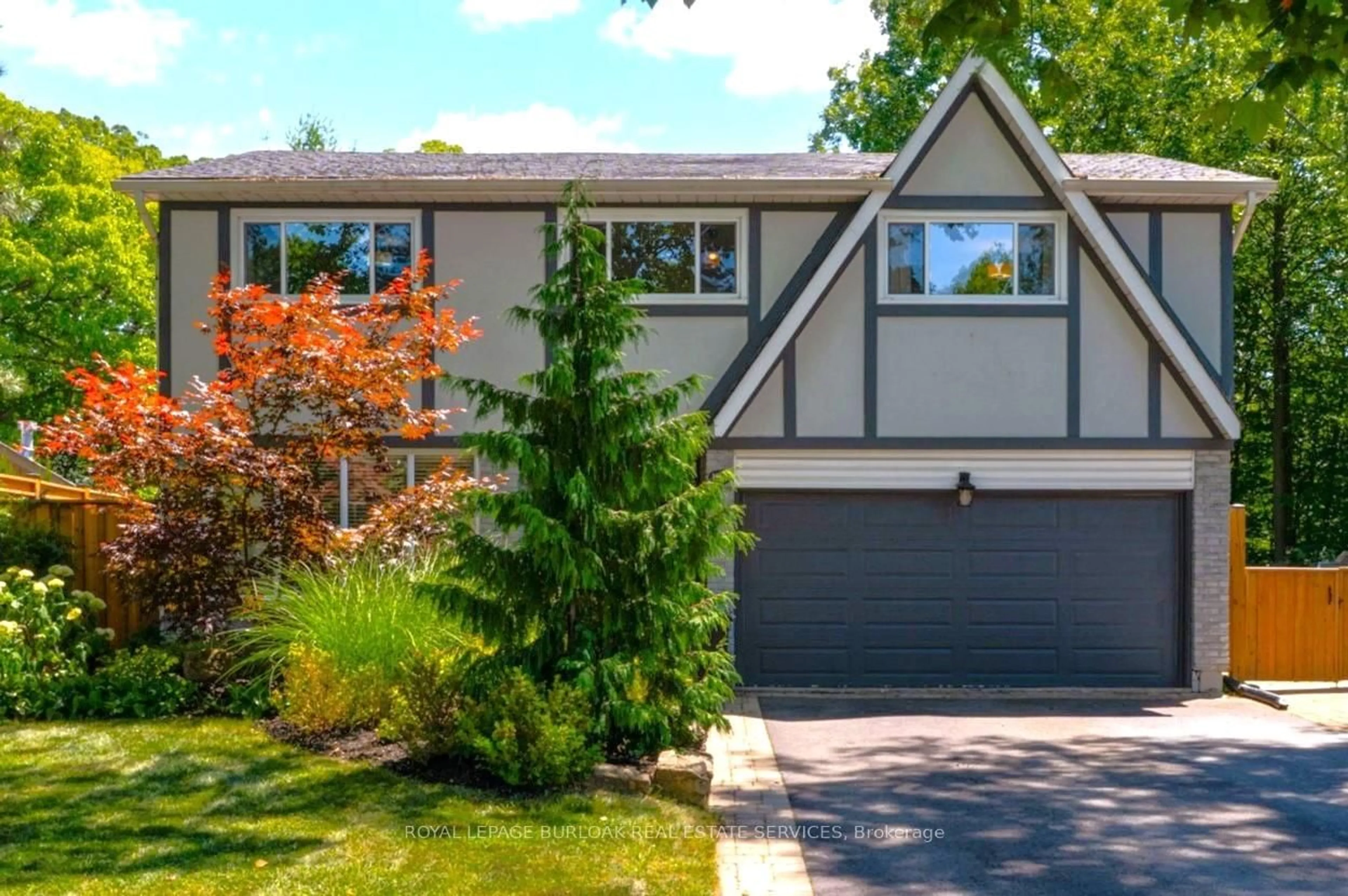 Home with brick exterior material, street for 1807 Heather Hills Dr, Burlington Ontario L7P 2Z1