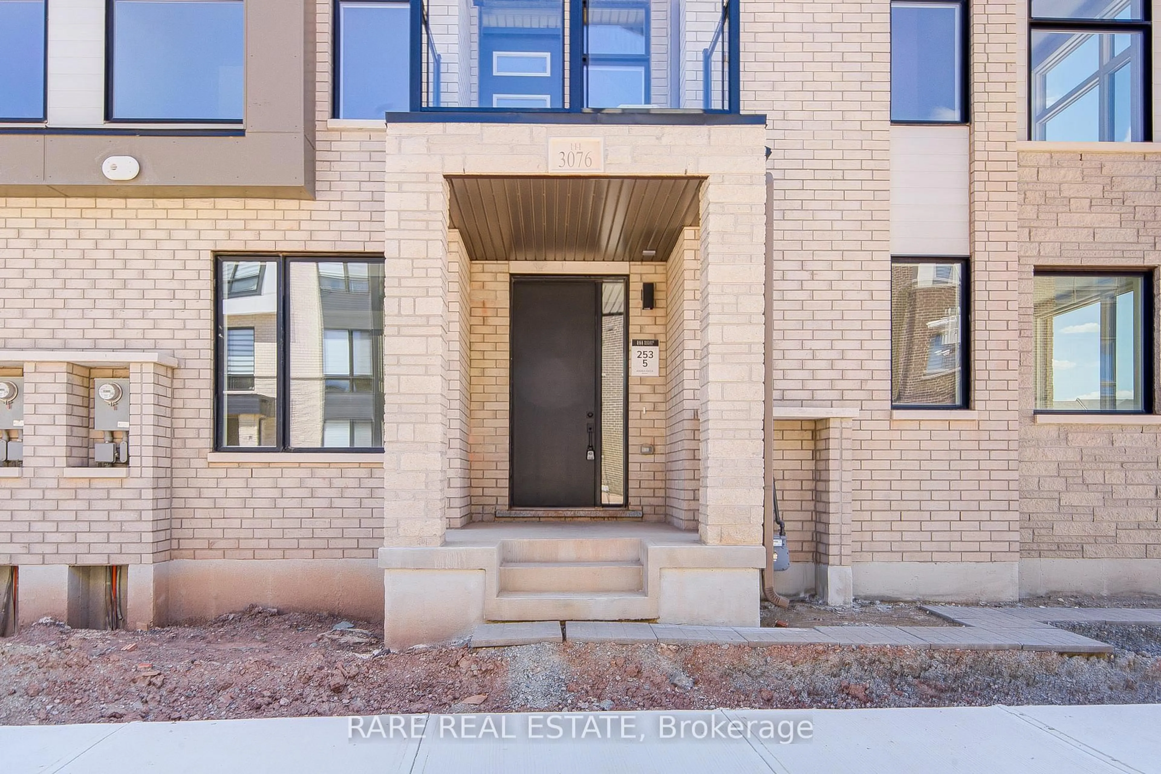 Home with brick exterior material, street for 3076 Welsman Gdns, Oakville Ontario L6H 7Z2