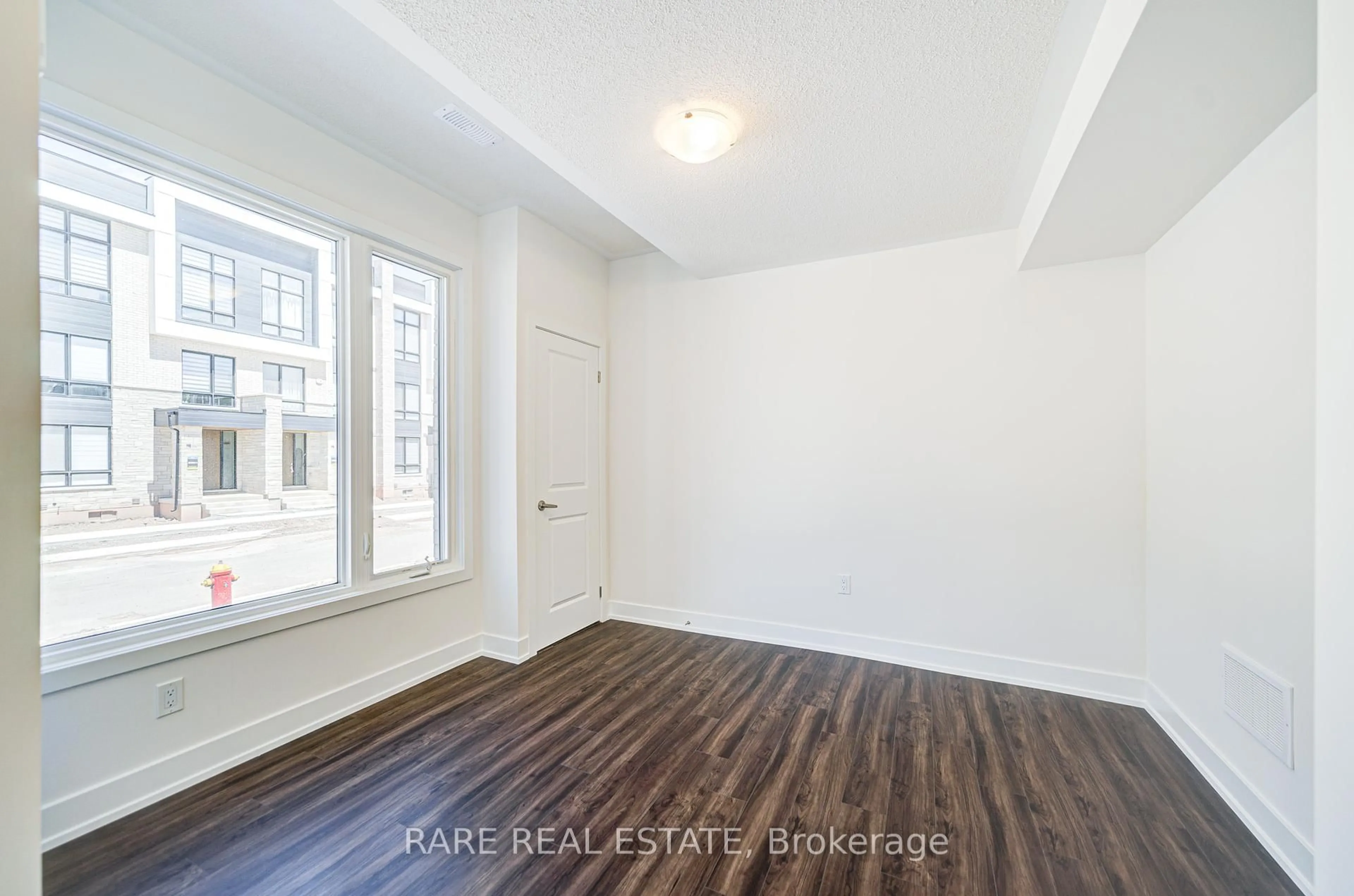 A pic of a room for 3076 Welsman Gdns, Oakville Ontario L6H 7Z2