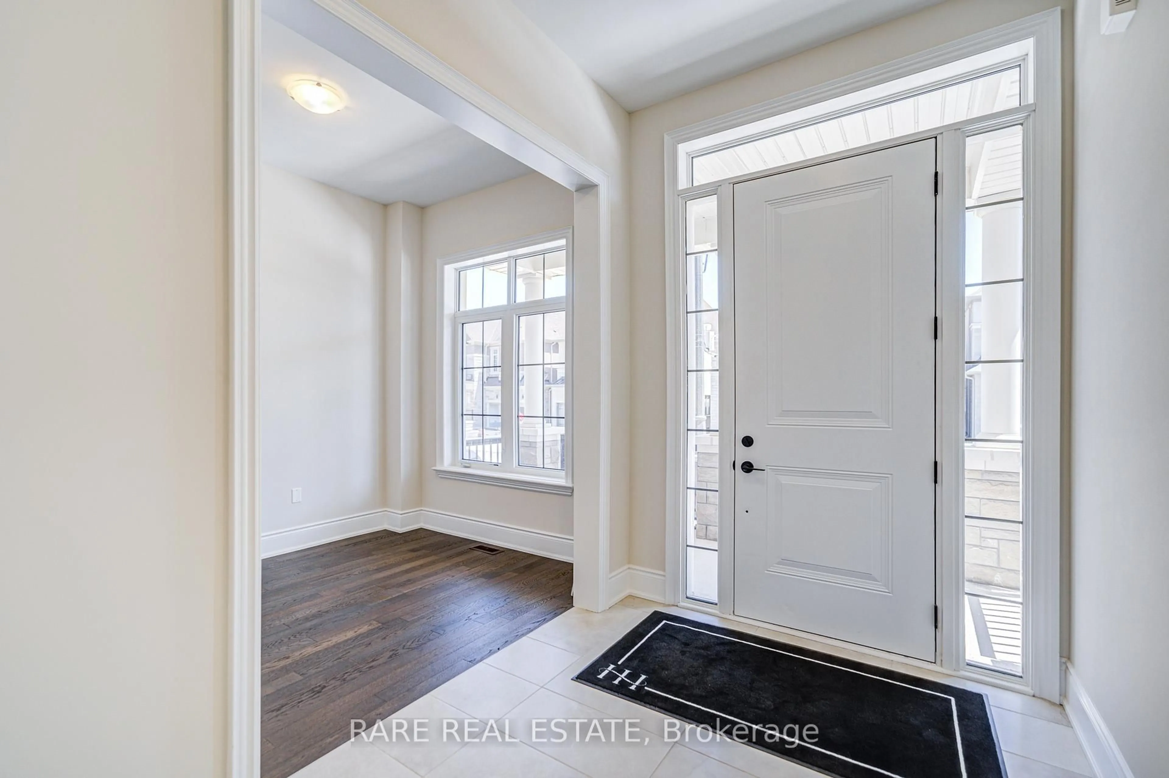 Indoor entryway for 3277 Dove Dr, Oakville Ontario L6H 3W9