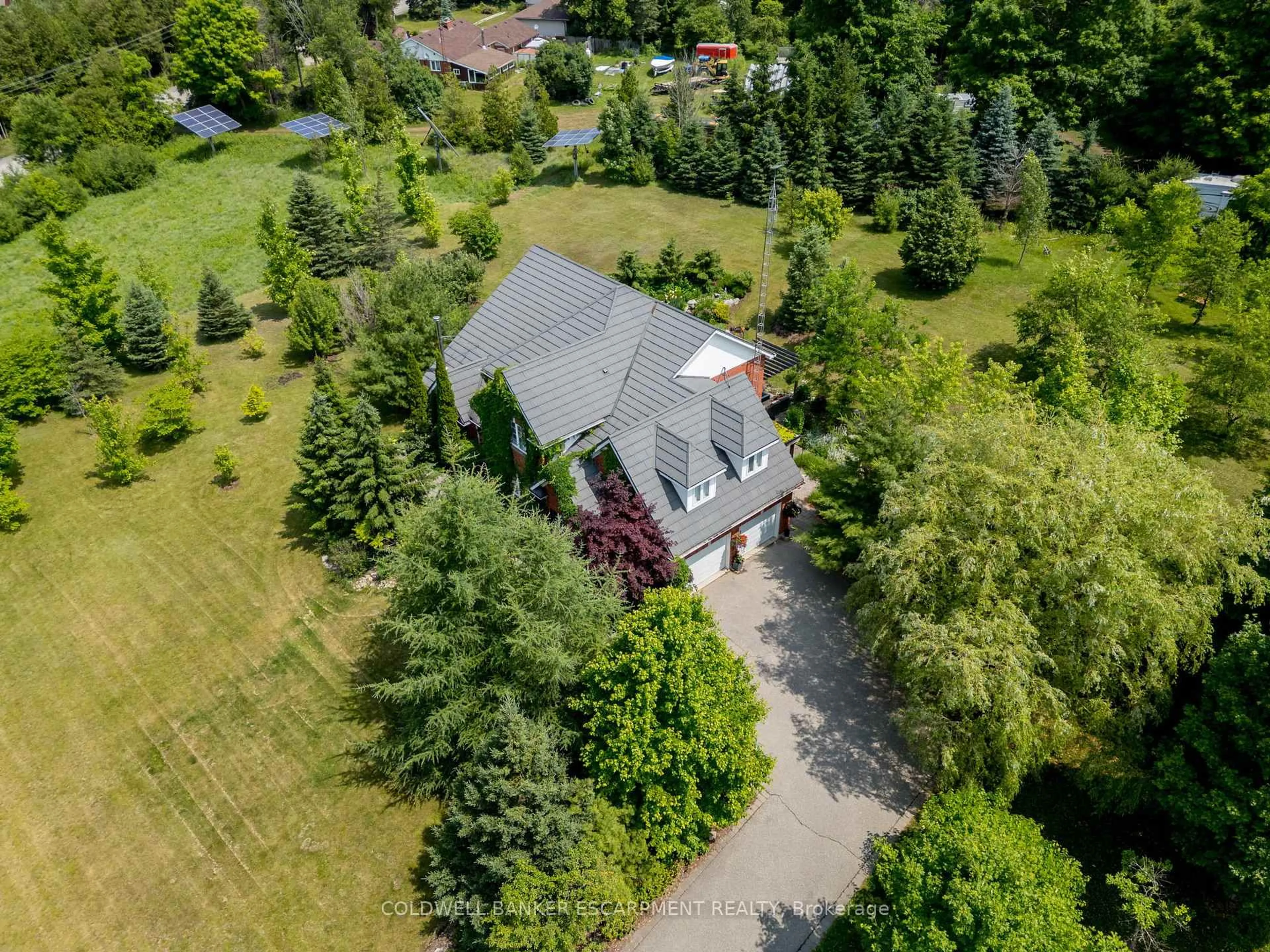 A pic from outside/outdoor area/front of a property/back of a property/a pic from drone, street for 3 Morgan Dr, Halton Hills Ontario L7J 2L7