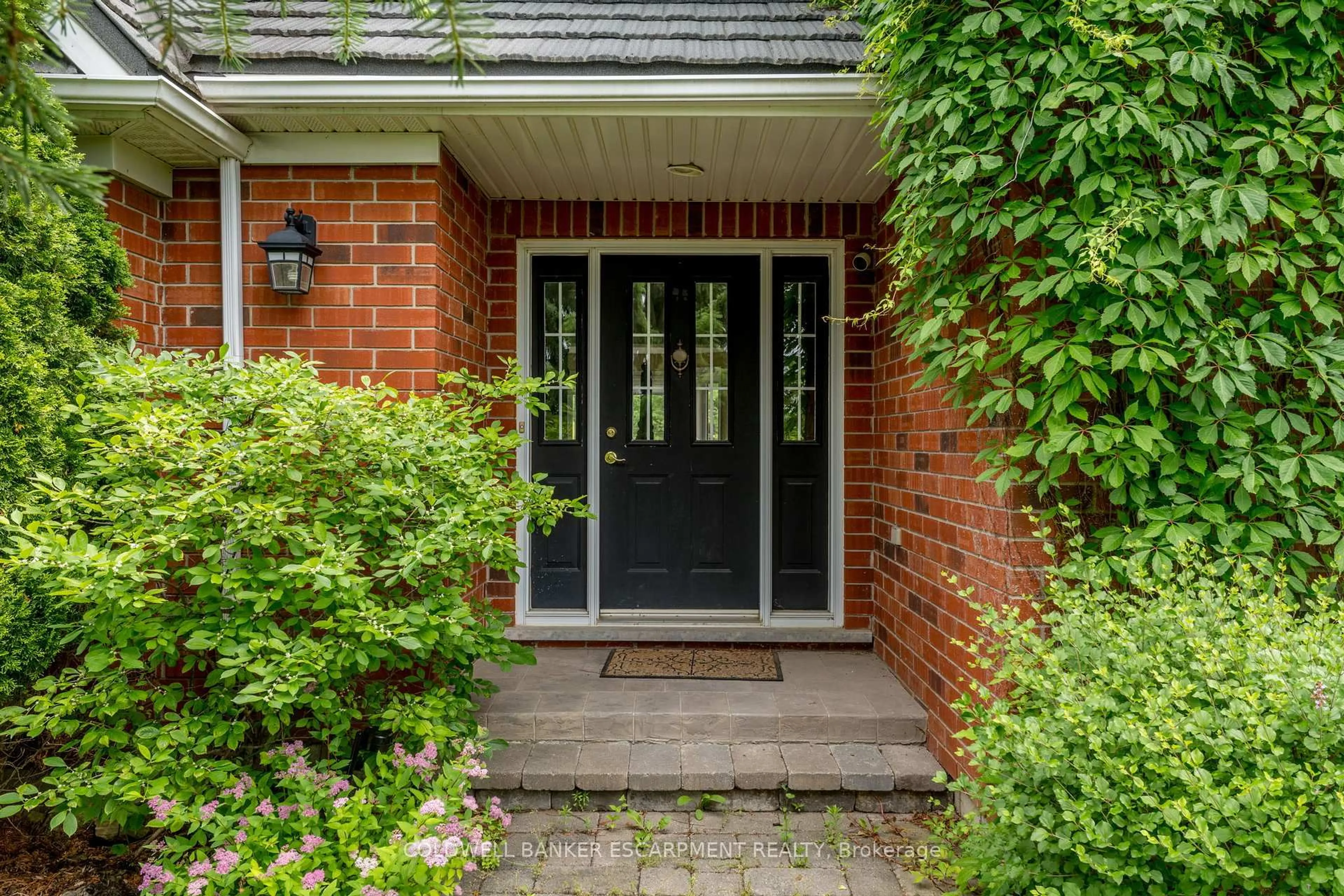 Indoor entryway for 3 Morgan Dr, Halton Hills Ontario L7J 2L7