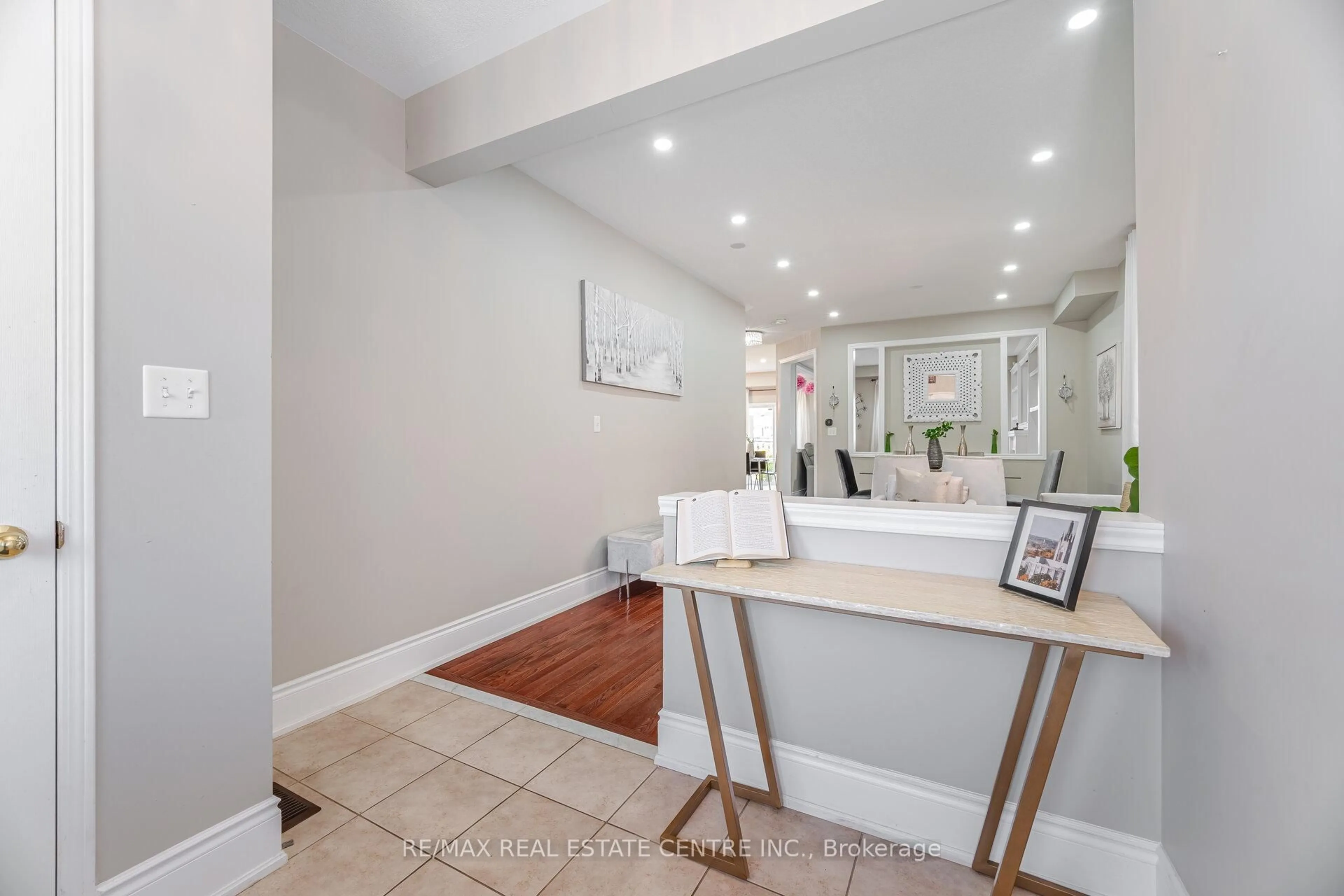 Indoor entryway for 20 Stillman Dr, Brampton Ontario L6X 0T2