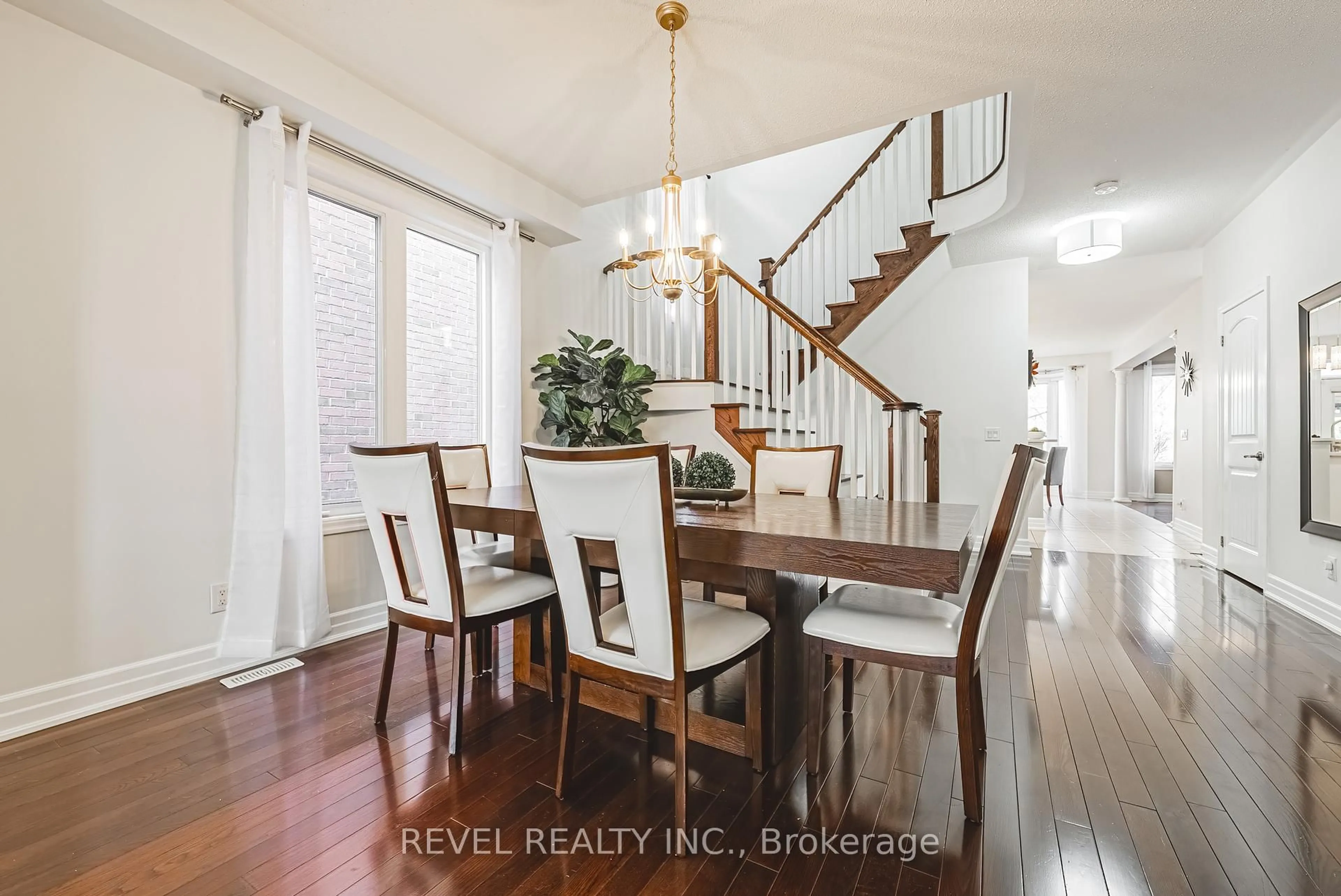 Dining room, wood/laminate floor for 170 Forbes Terr, Milton Ontario L9T 0S6