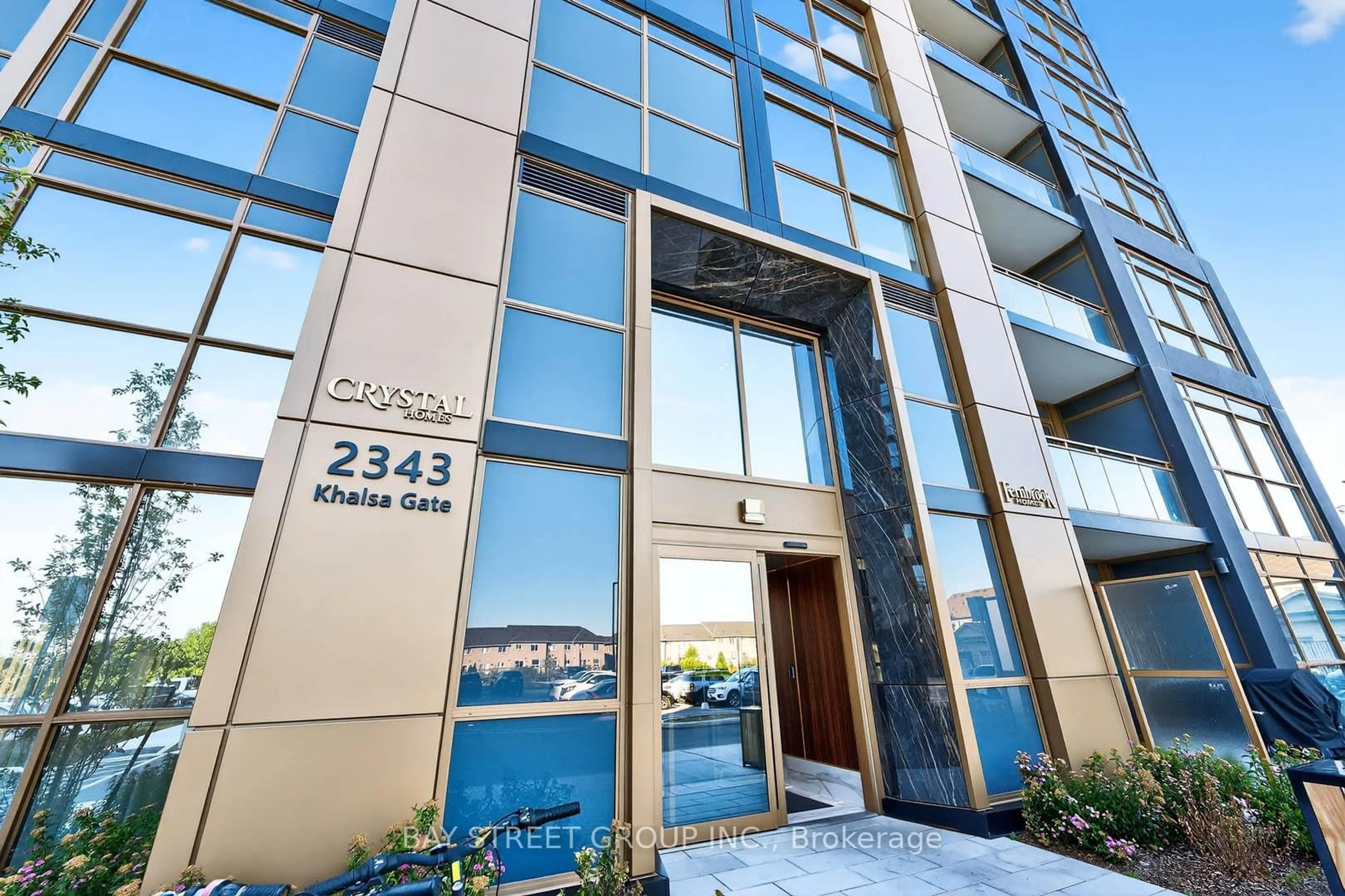 Indoor foyer for 2343 Khalsa Gate #716, Oakville Ontario L6M 5R6