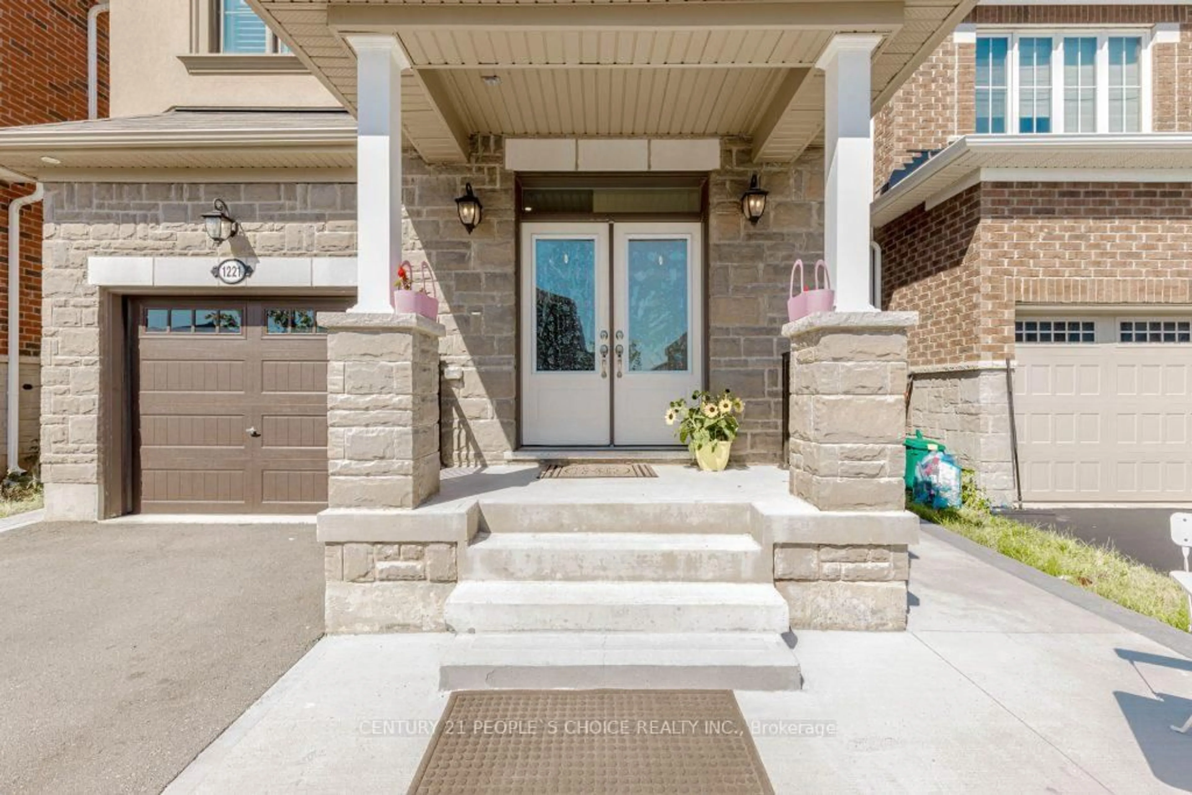 Indoor entryway for 1221 Hazel Way, Milton Ontario L9T 2X5
