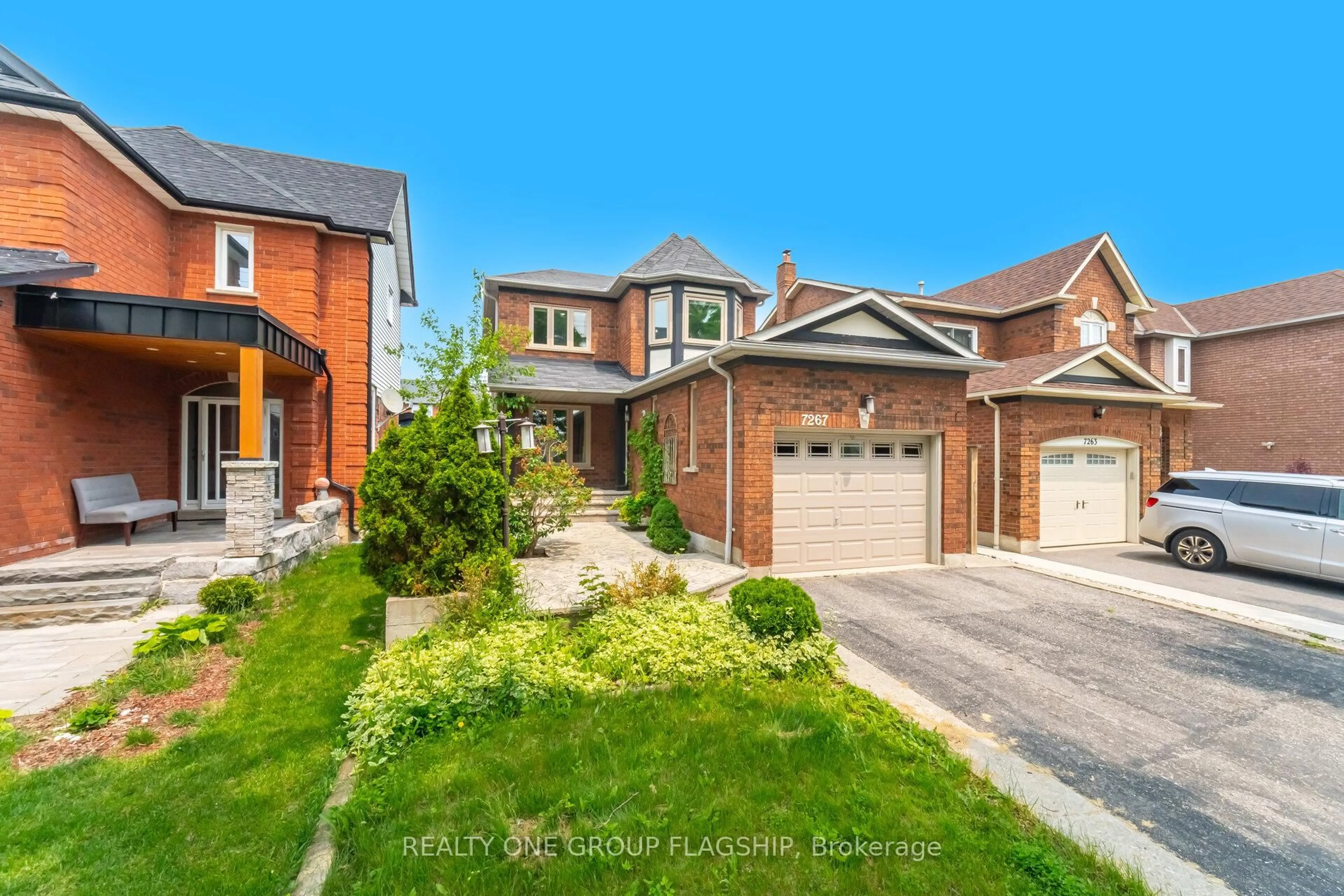 Home with brick exterior material, street for 7267 Windbreak Crt, Mississauga Ontario L5N 6K6