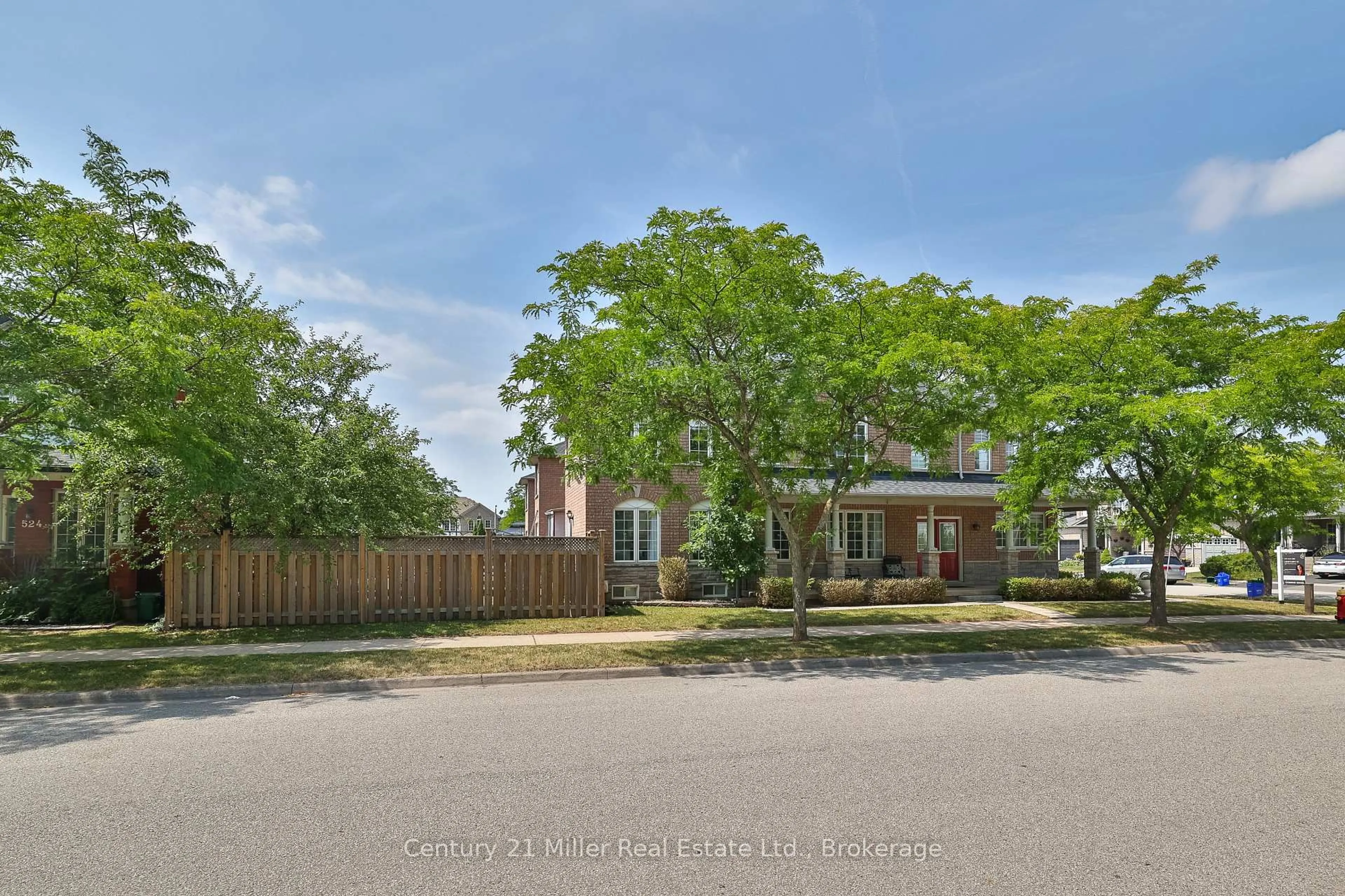 A pic from outside/outdoor area/front of a property/back of a property/a pic from drone, street for 5656 Adele Rd, Burlington Ontario L7L 6X2