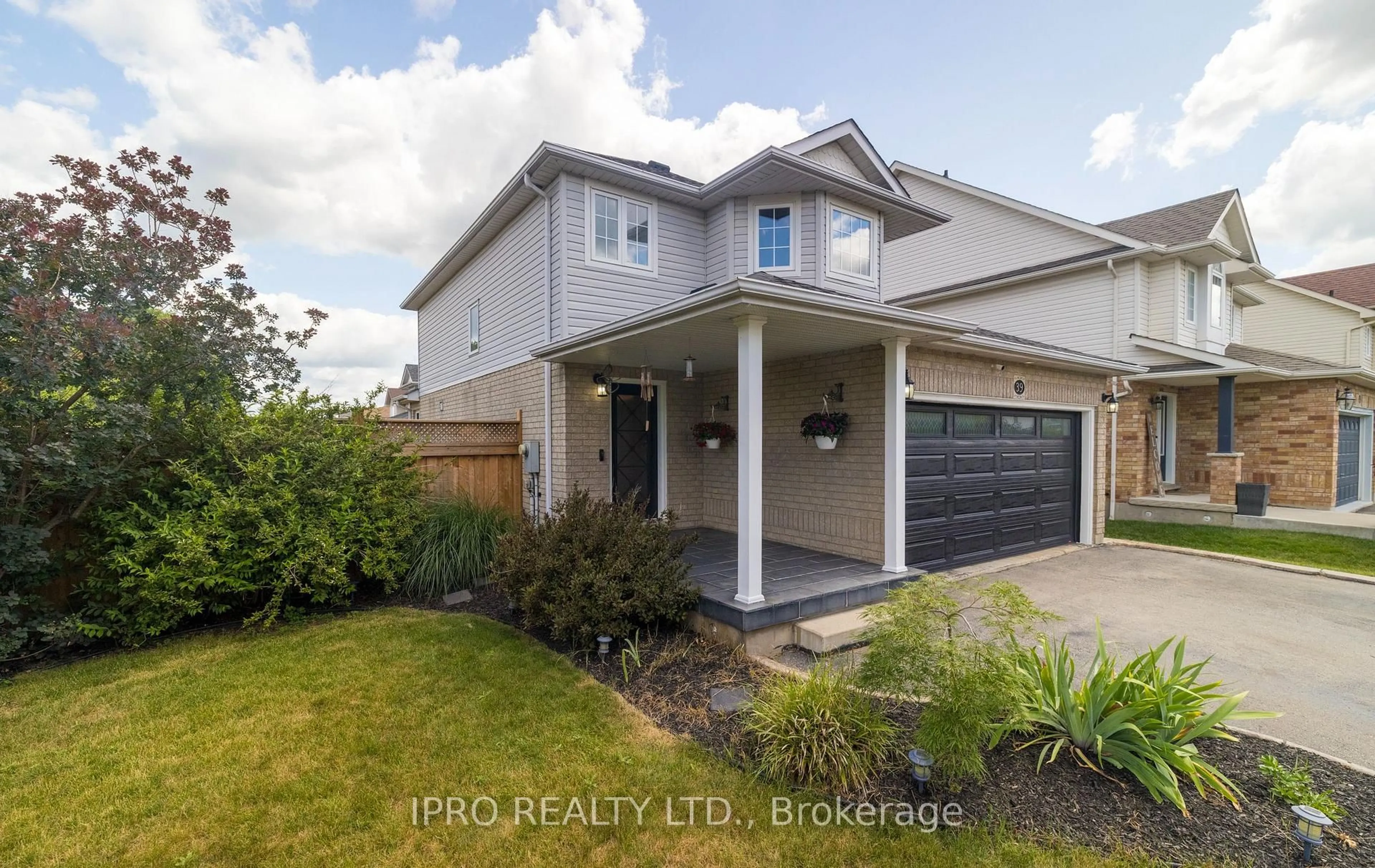 A pic from outside/outdoor area/front of a property/back of a property/a pic from drone, street for 39 Beardmore Cres, Halton Hills Ontario L7J 2Z1