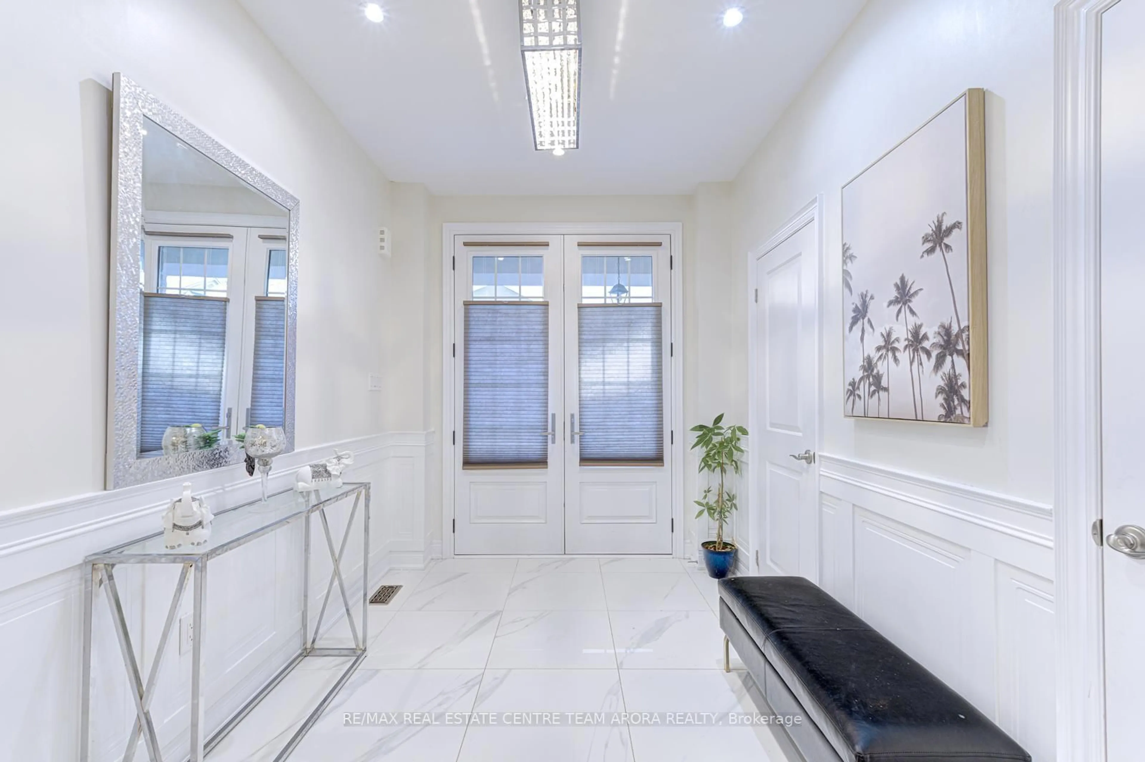 Indoor foyer for 17 Frost St, Brampton Ontario L6X 5R3