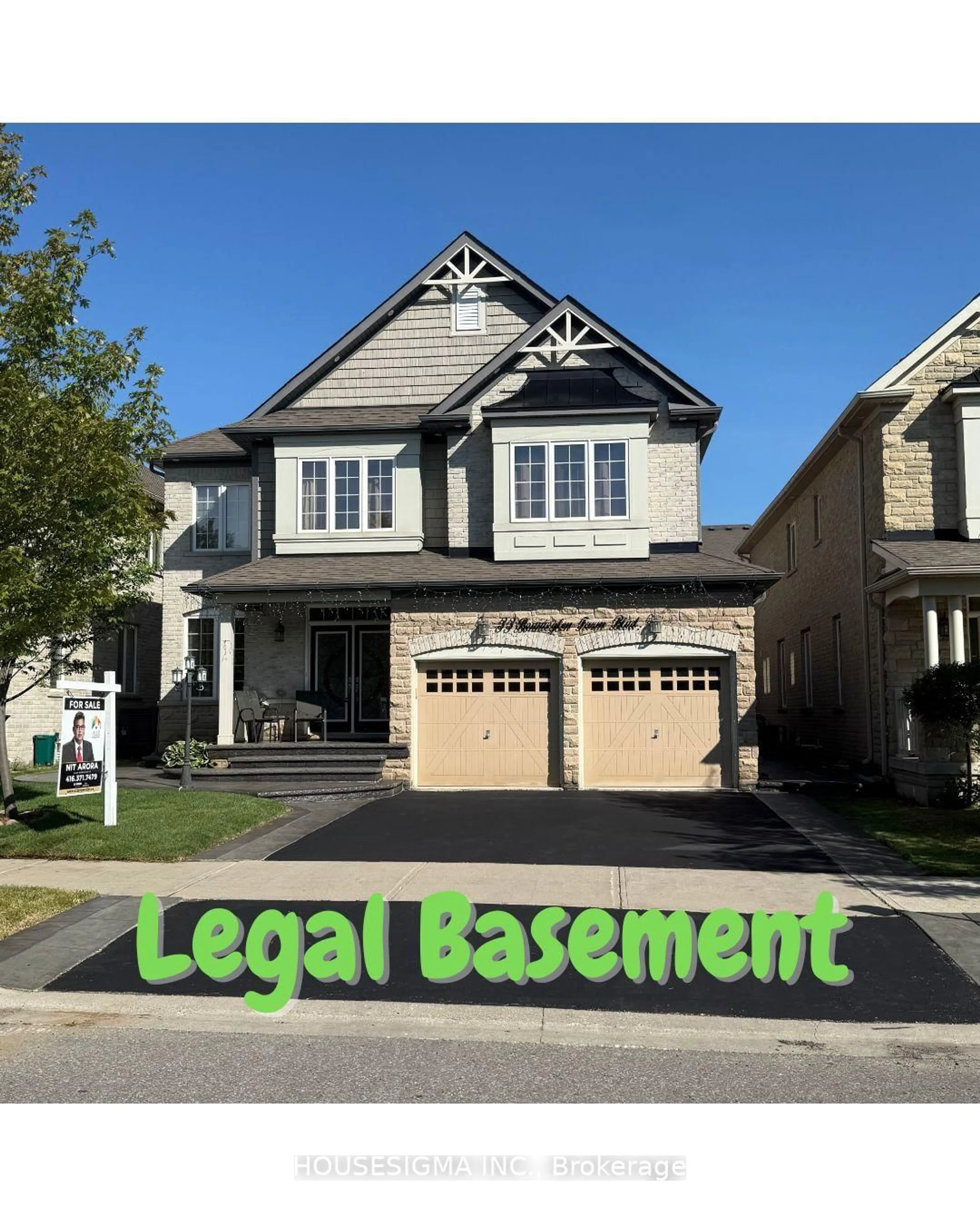 Home with vinyl exterior material, street for 33 Bonnieglen Farm Blvd, Caledon Ontario L7C 3X8