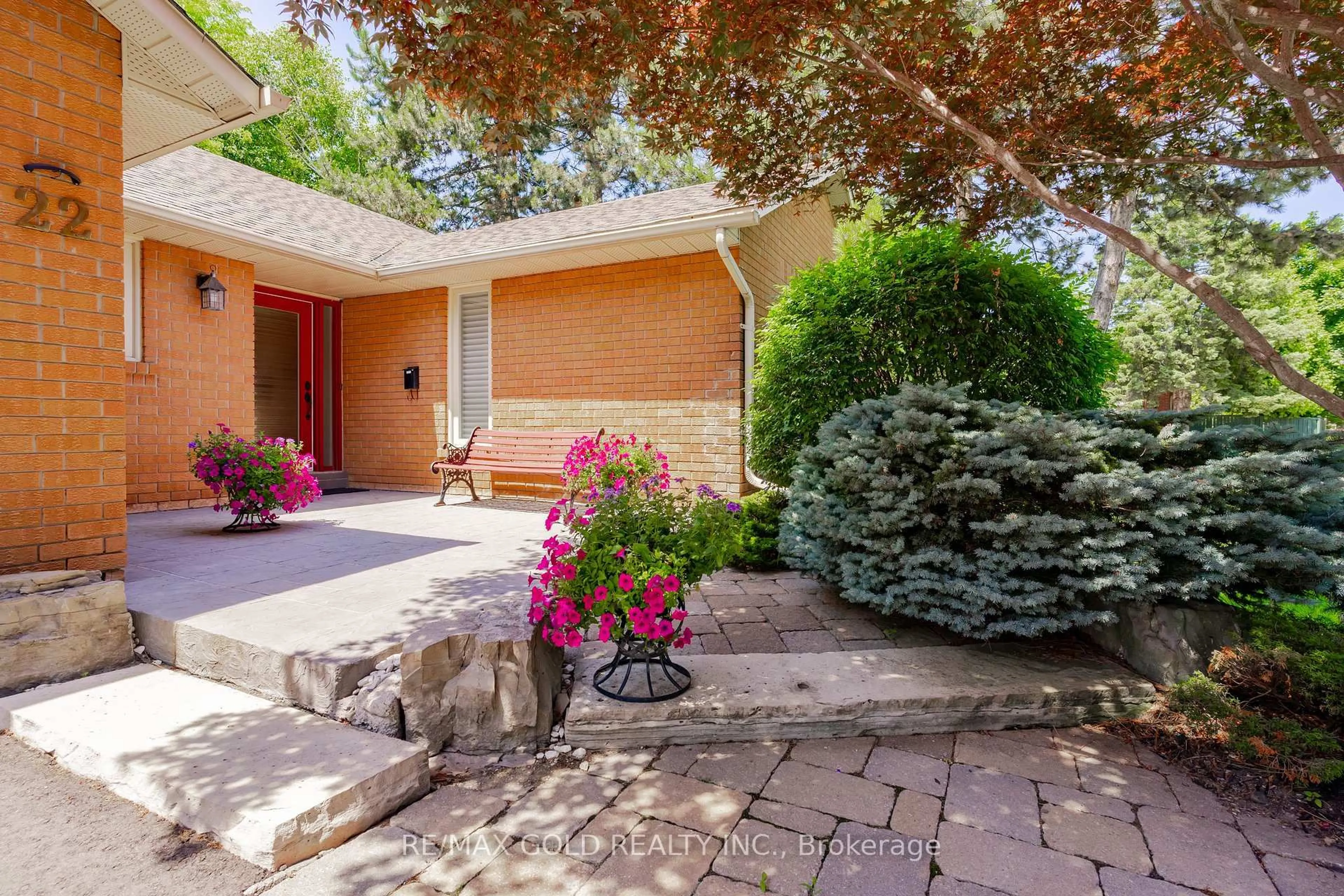 Patio, street for 22 Carnforth Dr, Brampton Ontario L6Z 1V2