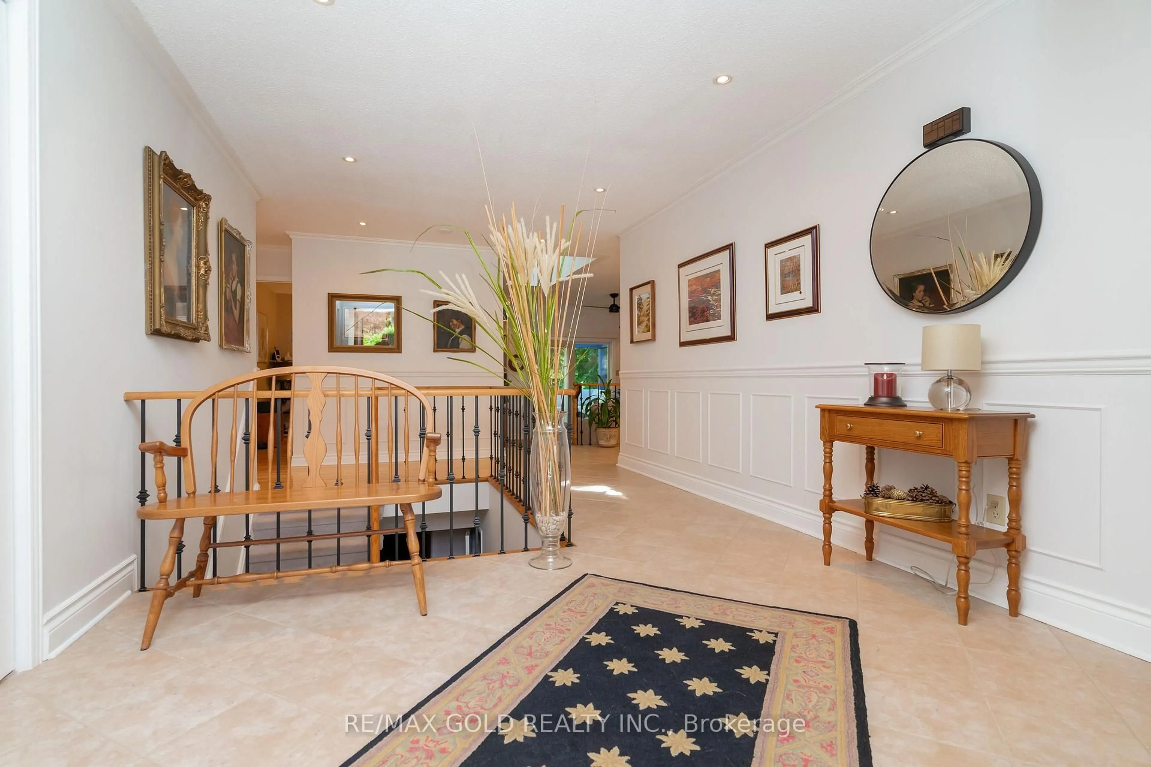Indoor foyer for 22 Carnforth Dr, Brampton Ontario L6Z 1V2